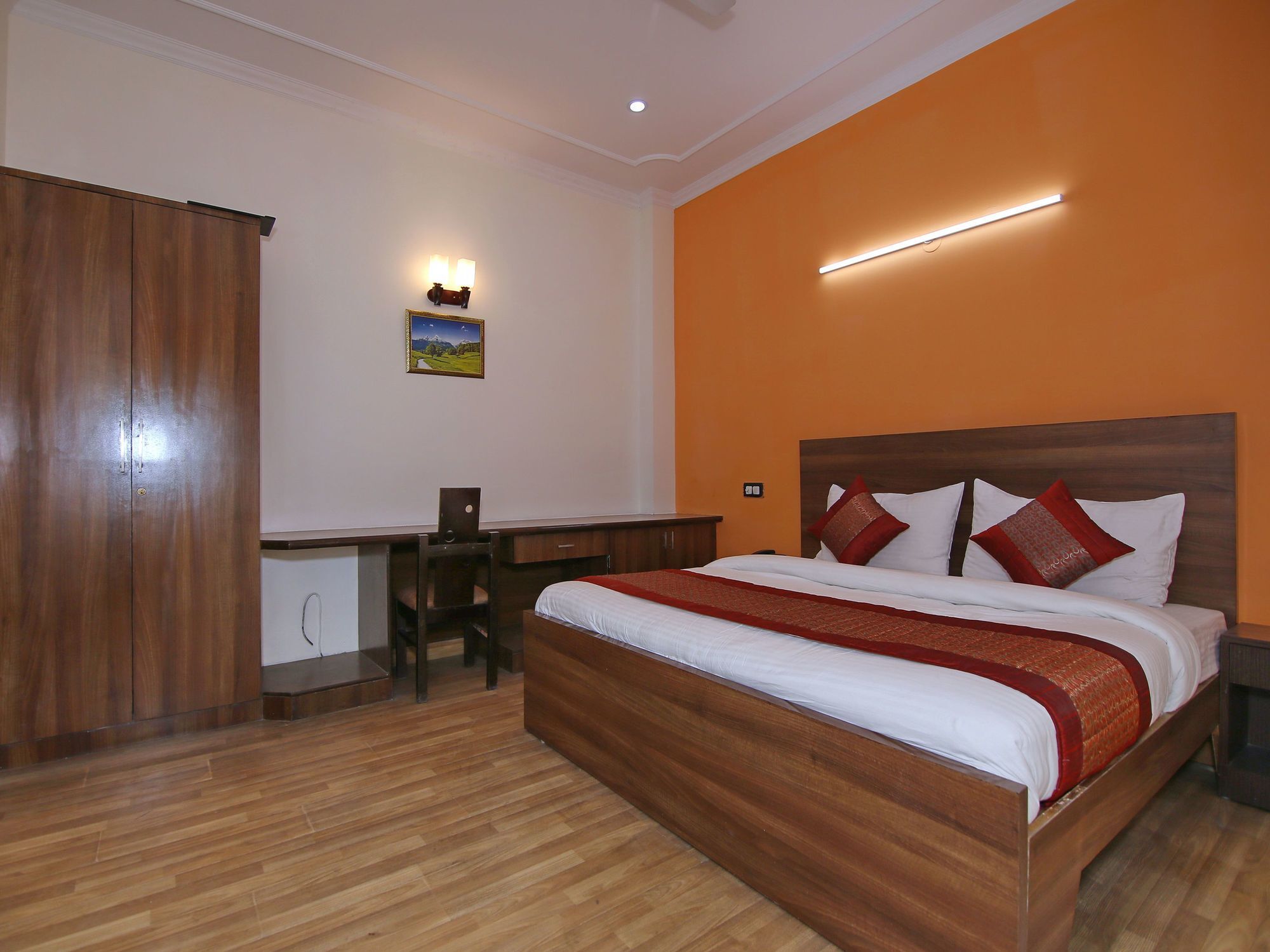 Hotel Oyo 13051 Alarians