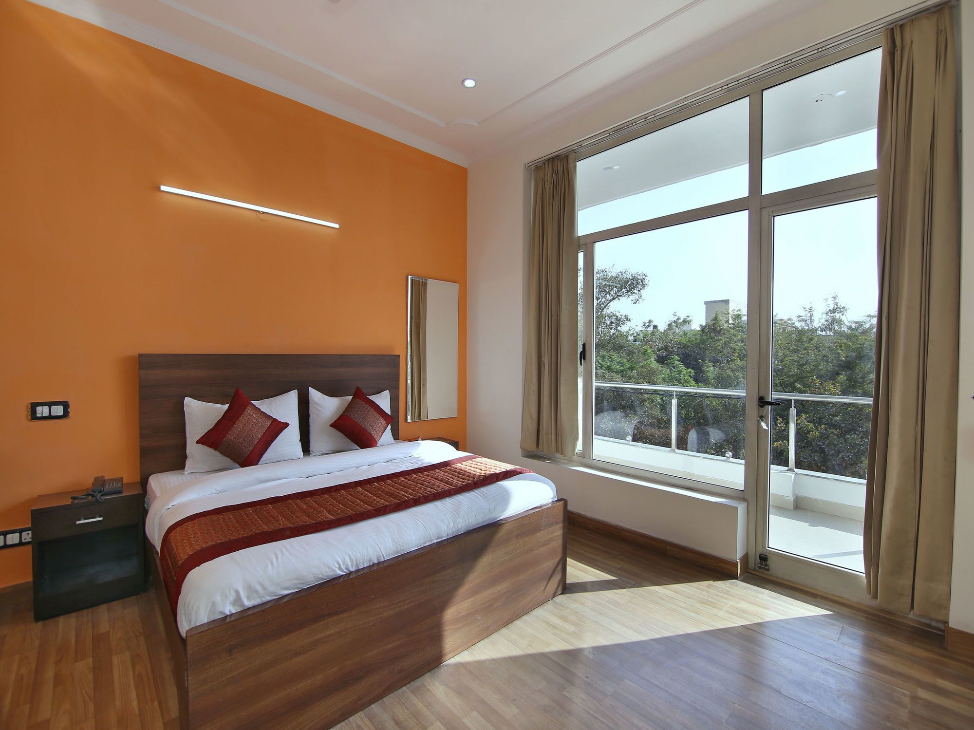 Oyo 13051 Alarians Hotel