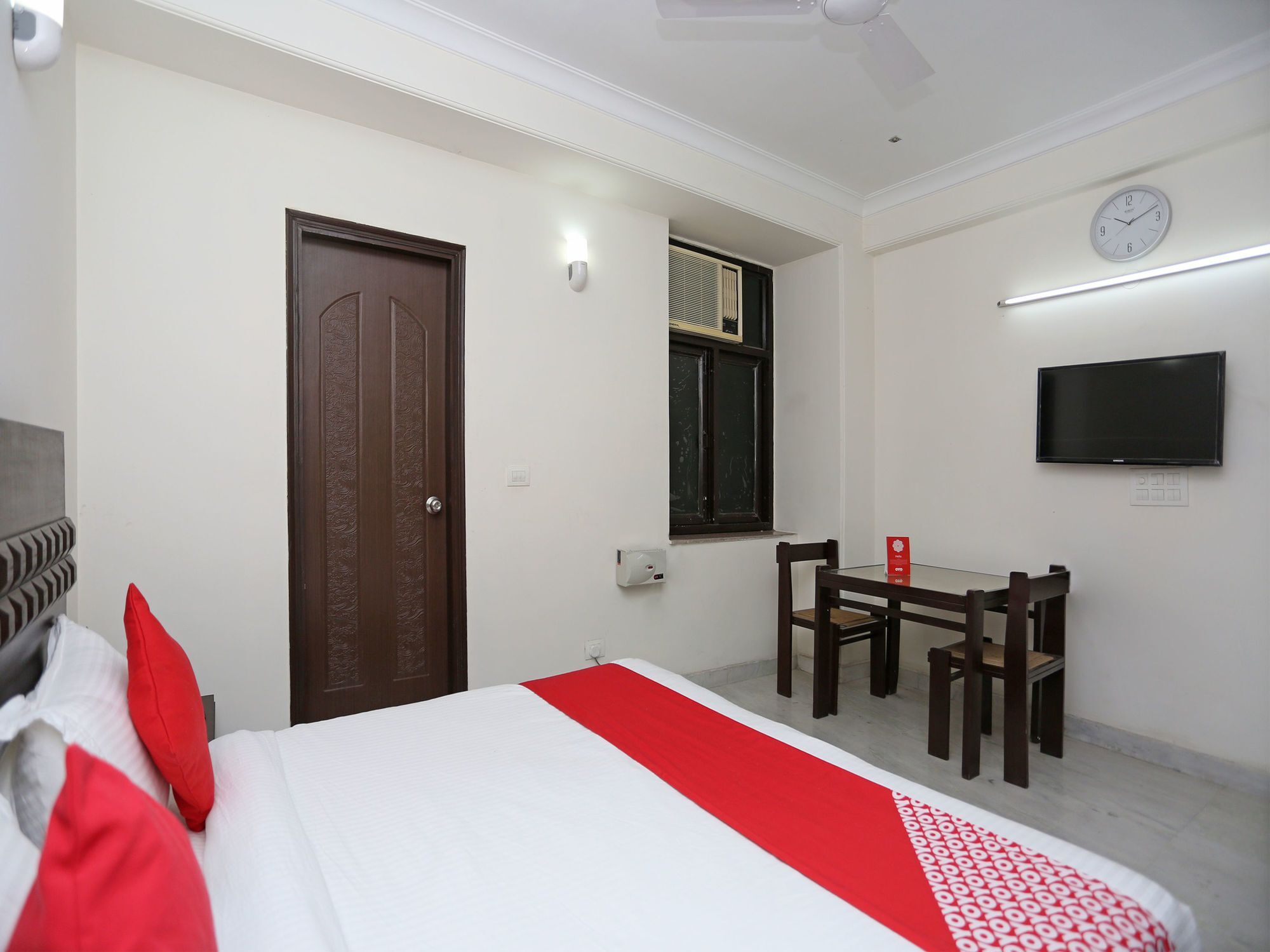 Oyo 15822 Ryan Residency