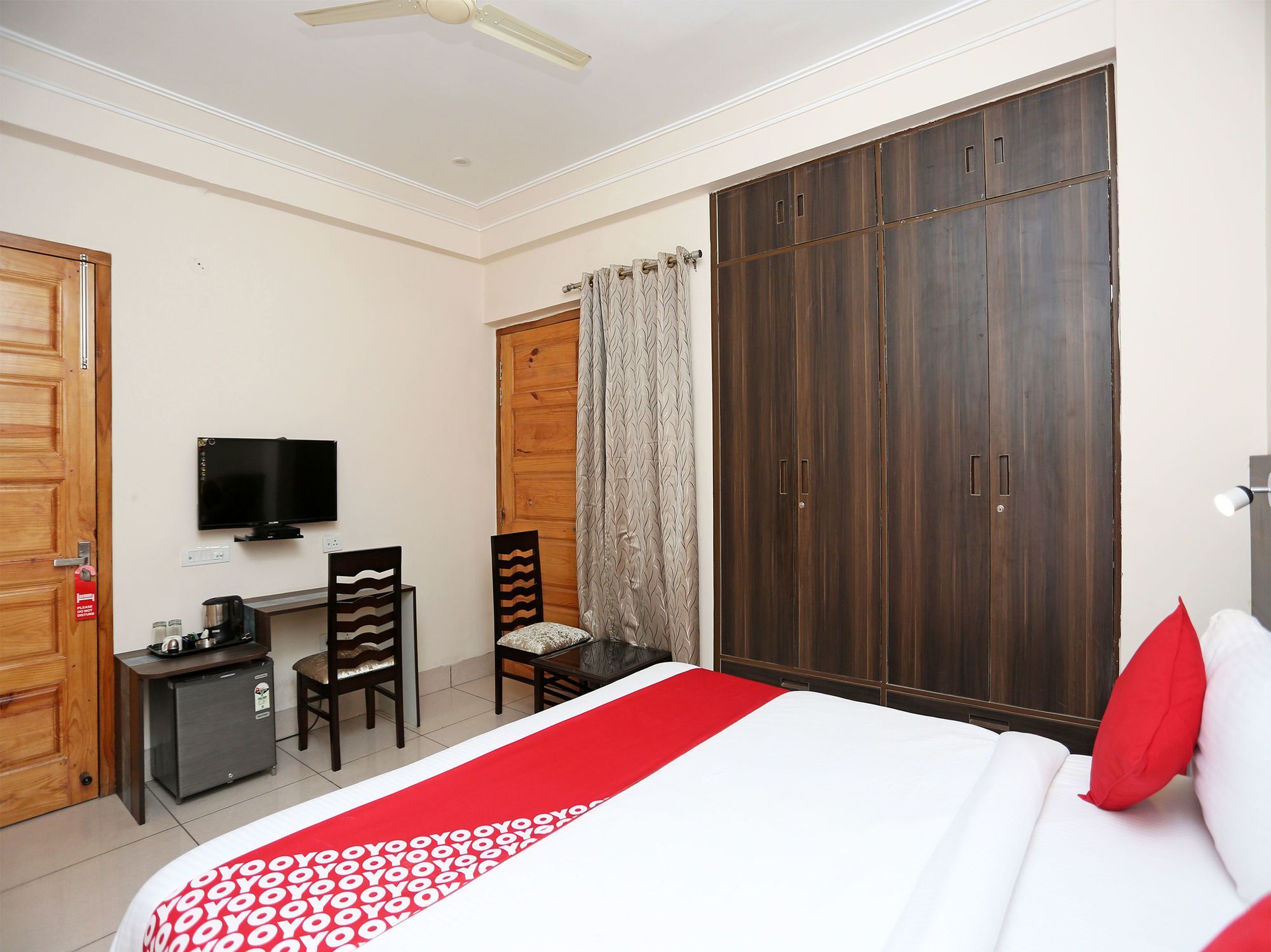 Hotel Oyo 14444 Jmk House