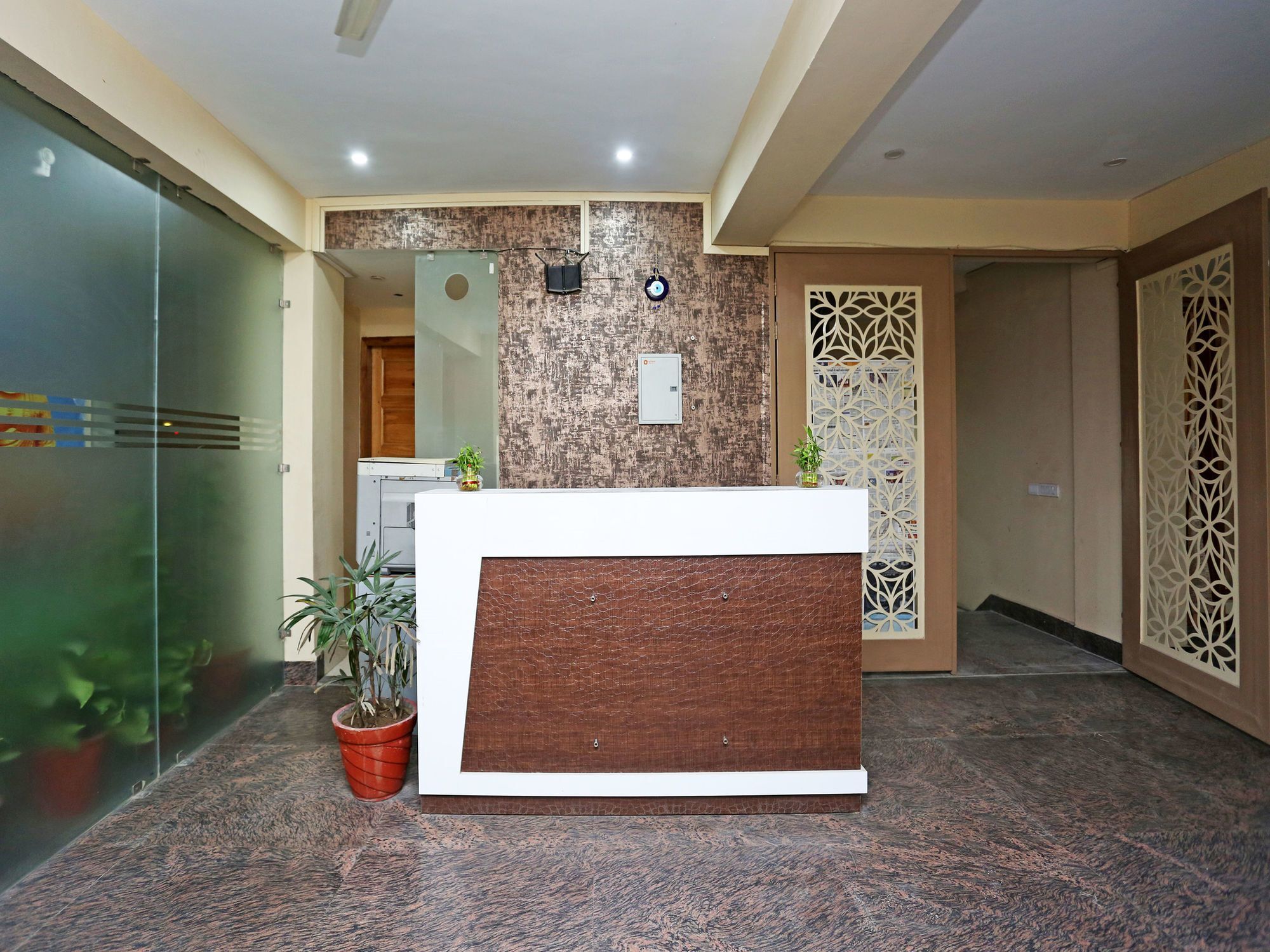 Oyo 14444 Jmk House Hotel
