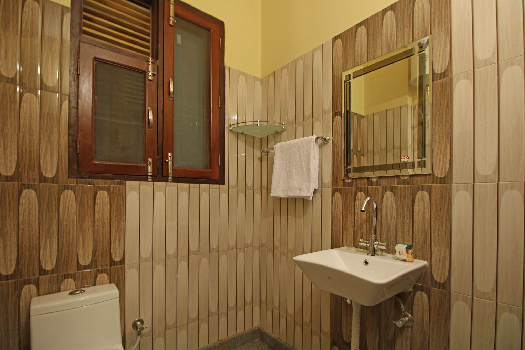 Oyo 4814 Vatika Residency Hotel