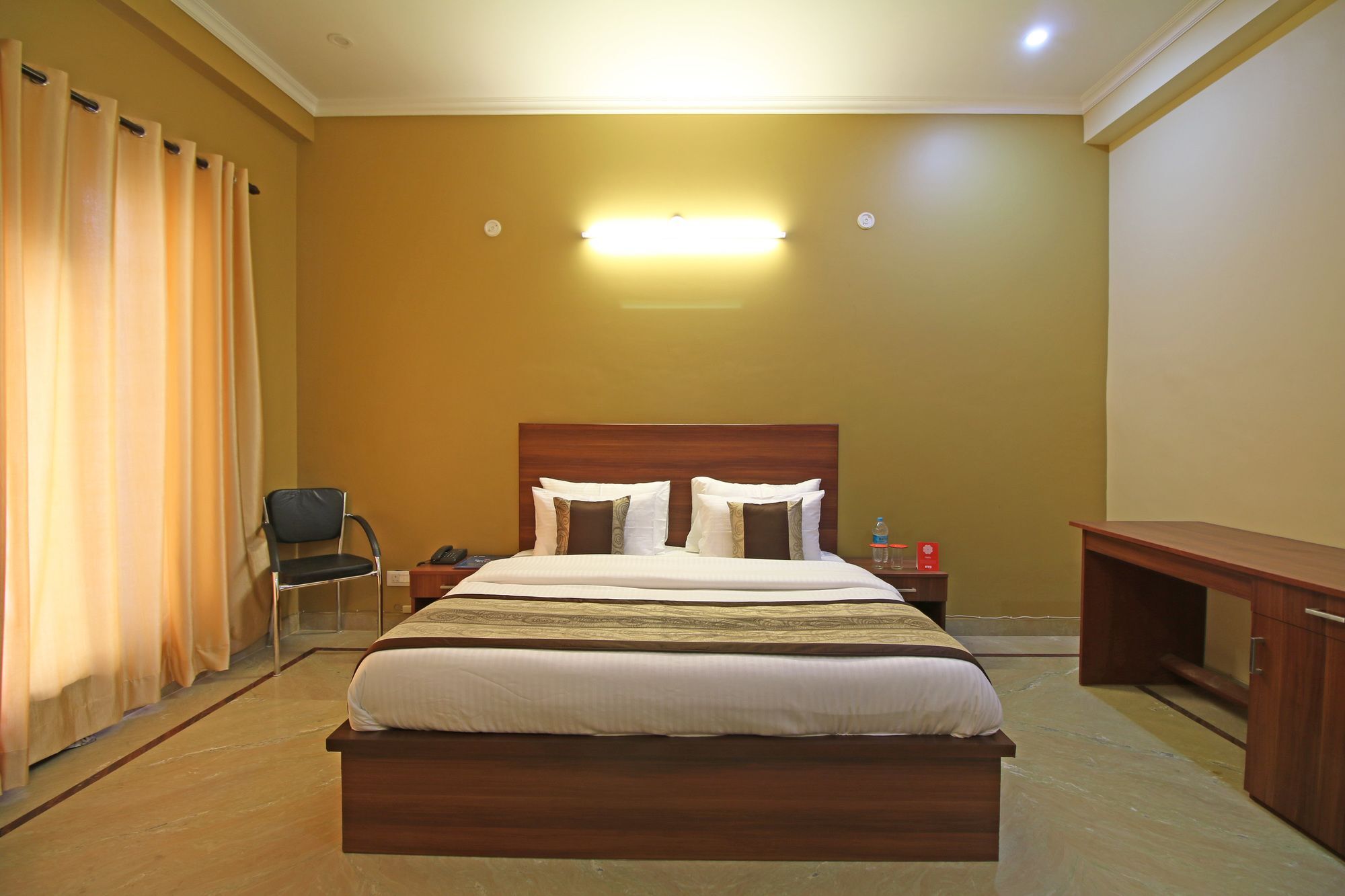 Hotel Oyo 4814 Vatika Residency Gurgaon