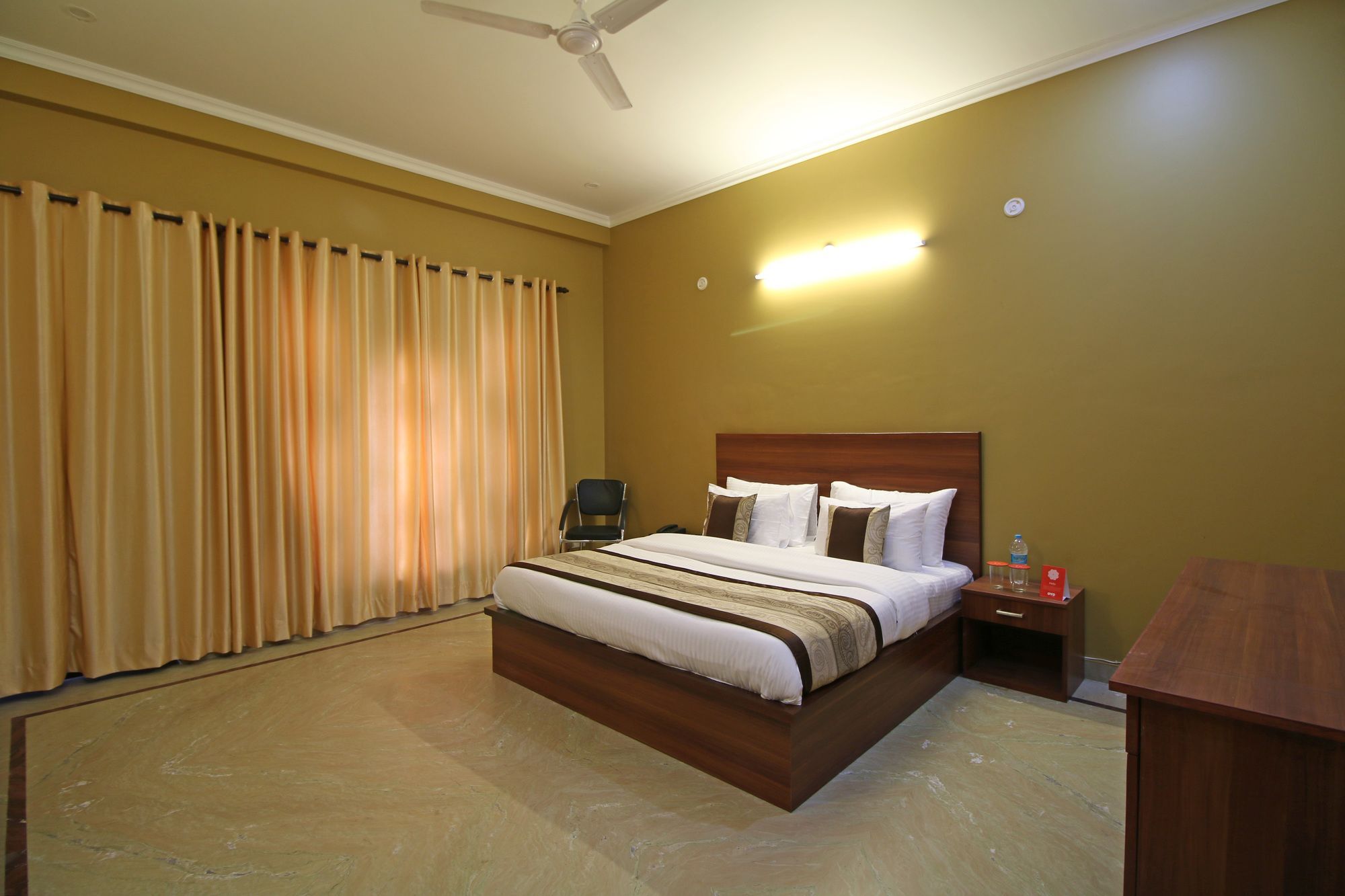 Hotel Oyo 4814 Vatika Residency Gurgaon