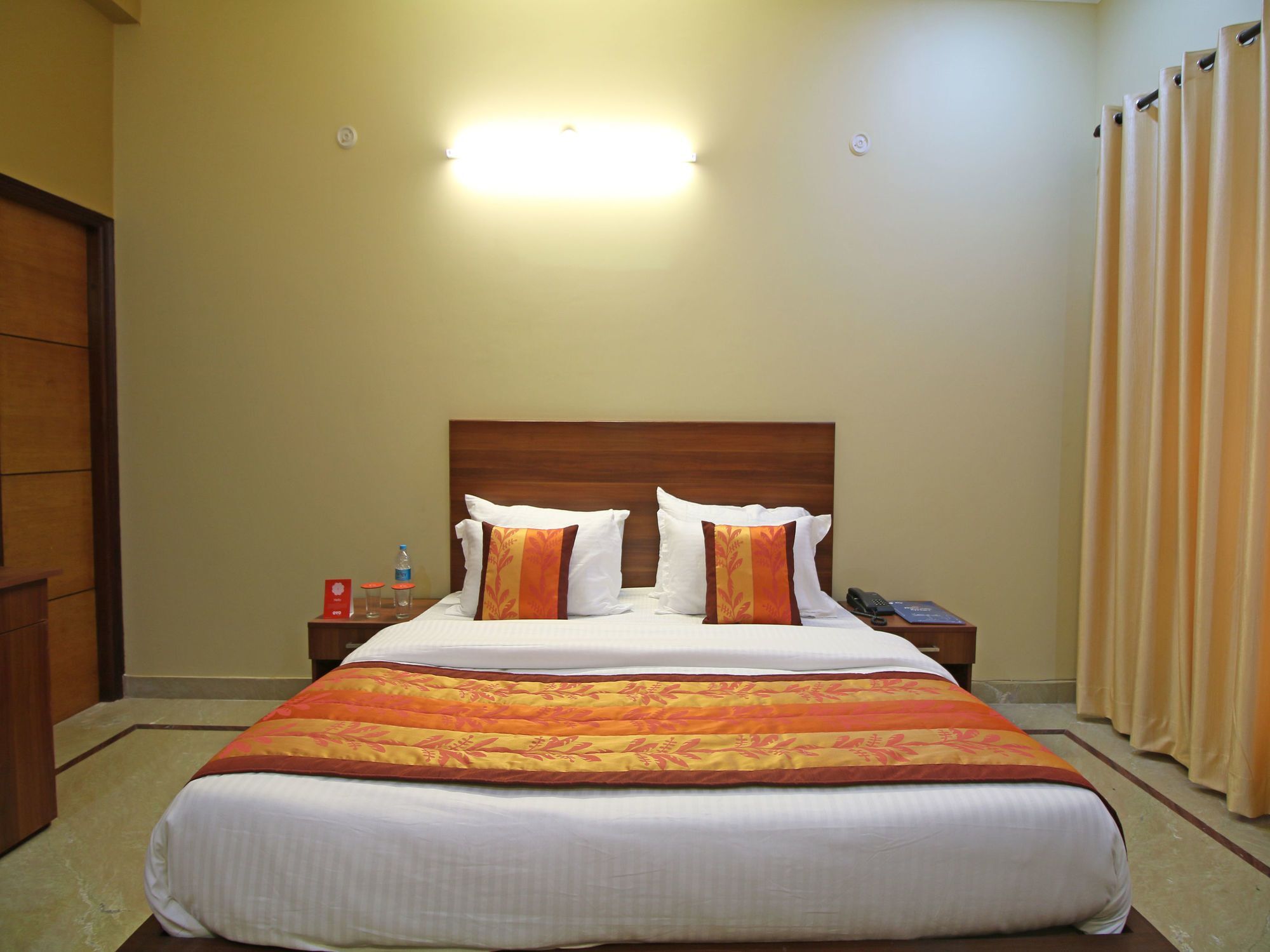 Hotel Oyo 4814 Vatika Residency 3*