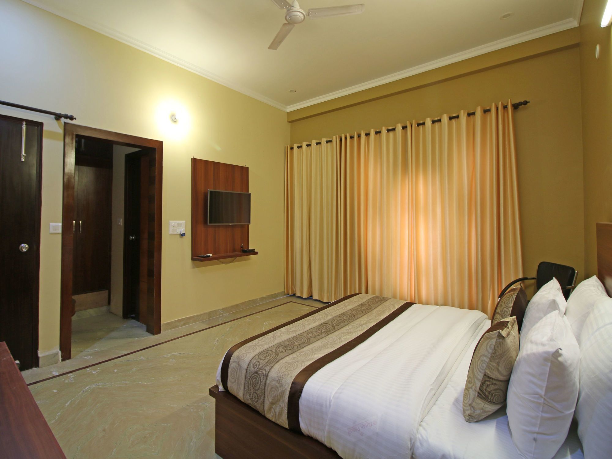 Hotel Oyo 4814 Vatika Residency Gurgaon