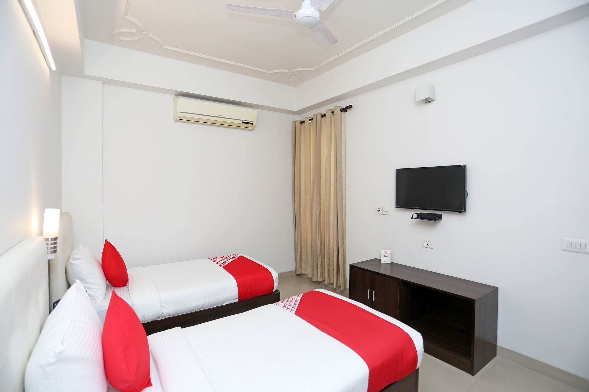 Oyo 18931 Flagship Azad Square Medanta 2* Gurgaon