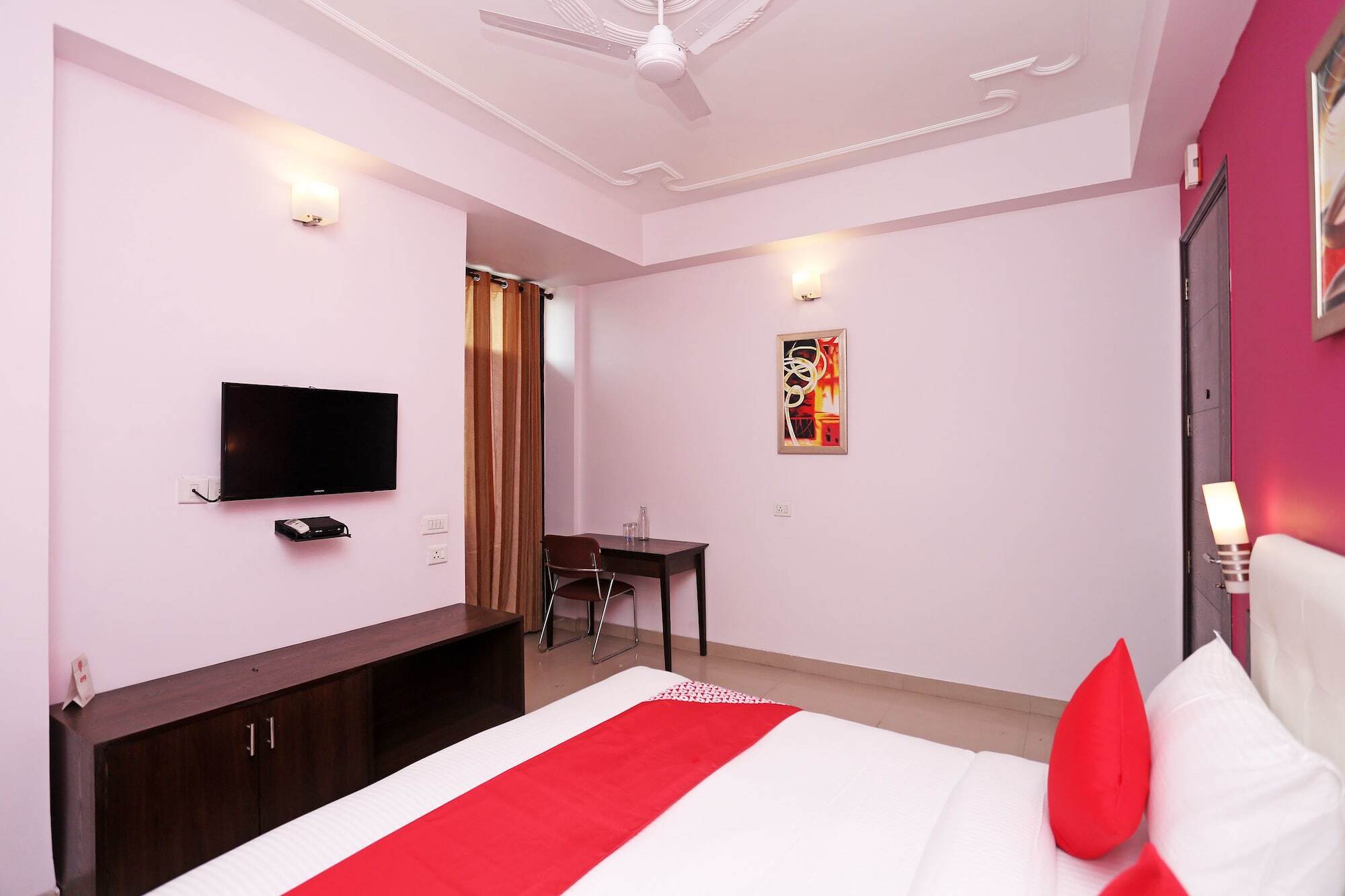 Oyo 18931 Flagship Azad Square Medanta Hotel