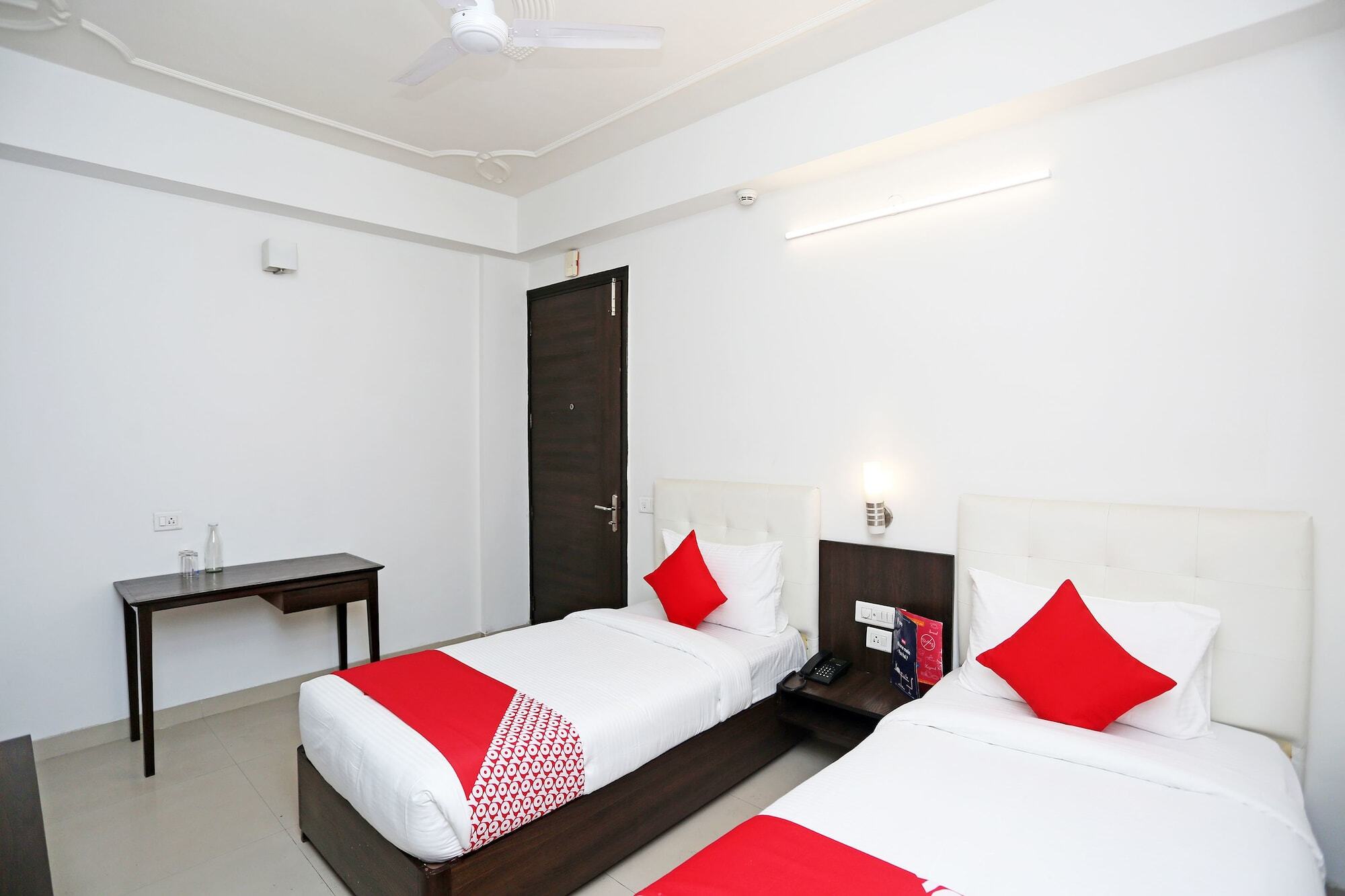 Oyo 18931 Flagship Azad Square Medanta Hotel Gurgaon