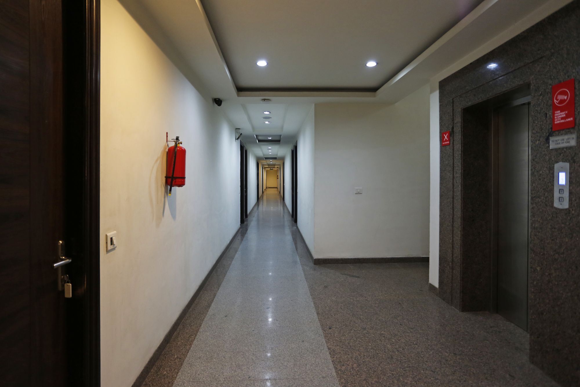 Oyo 8536 Azad Sqaure 3*