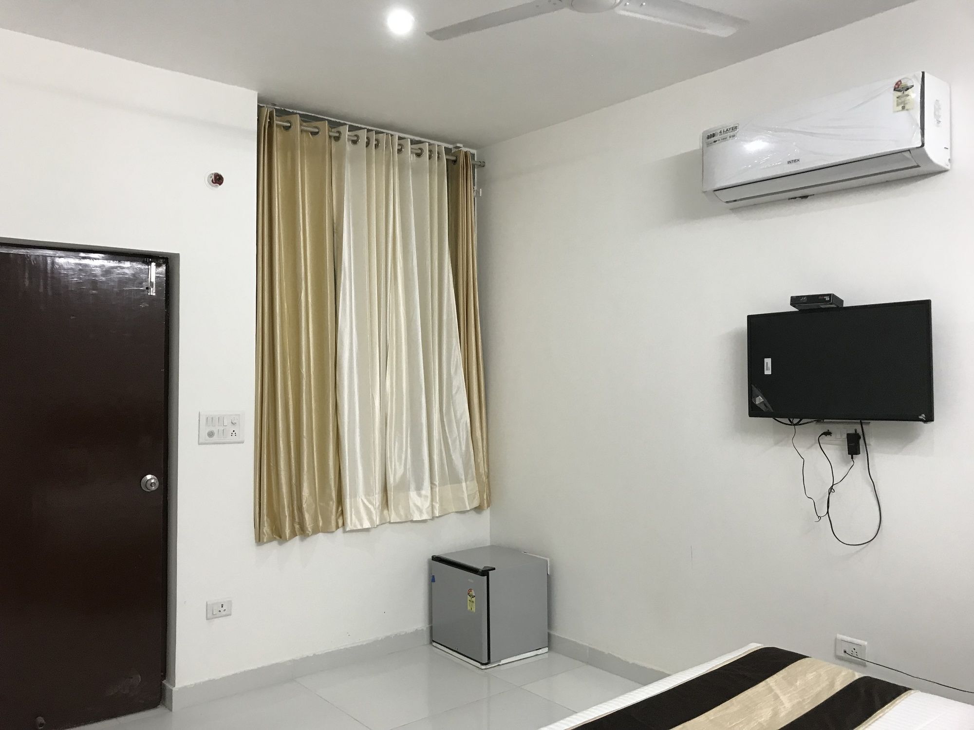 Hotel Rv Homes Sector 45