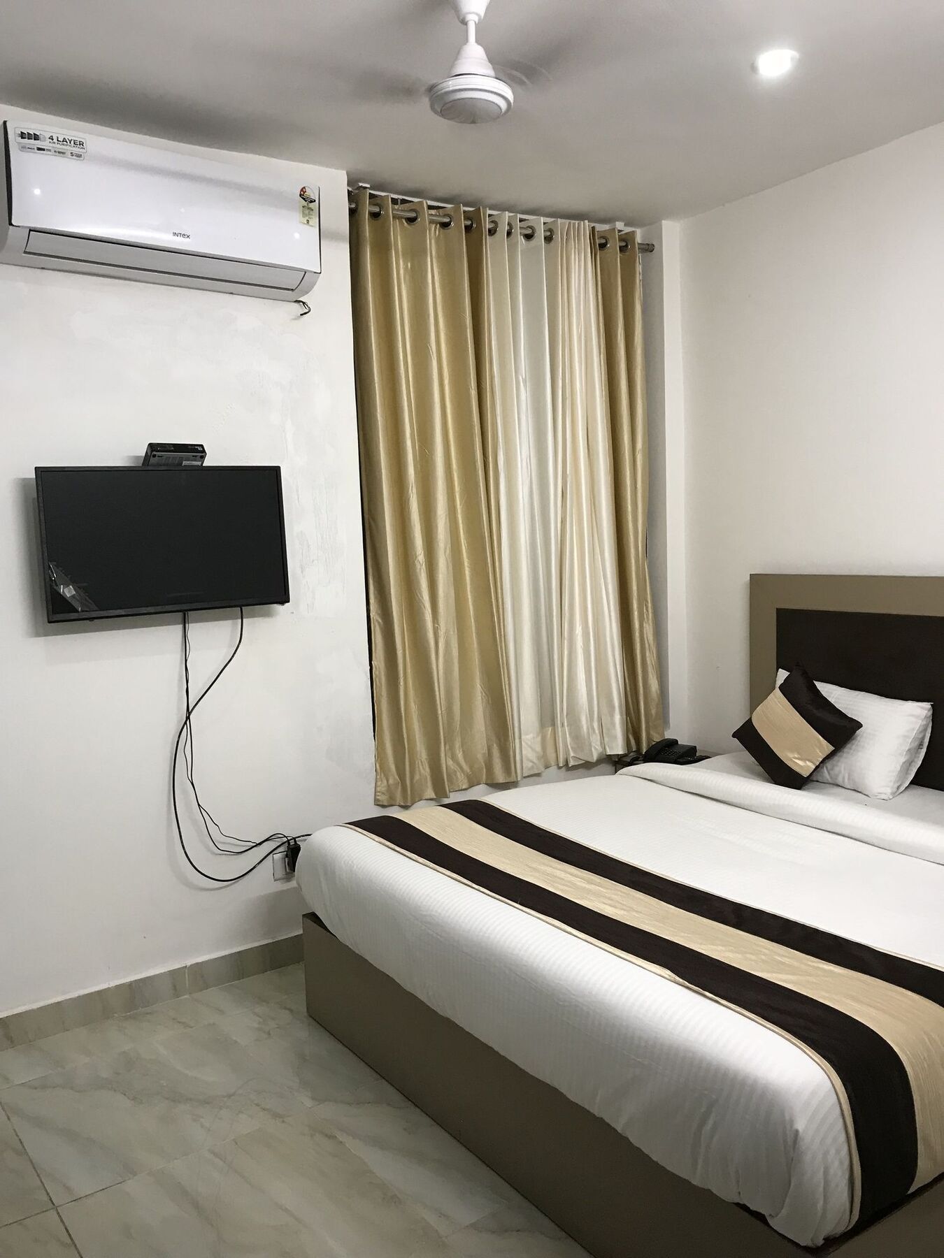 Rv Homes Sector 45 Hotel