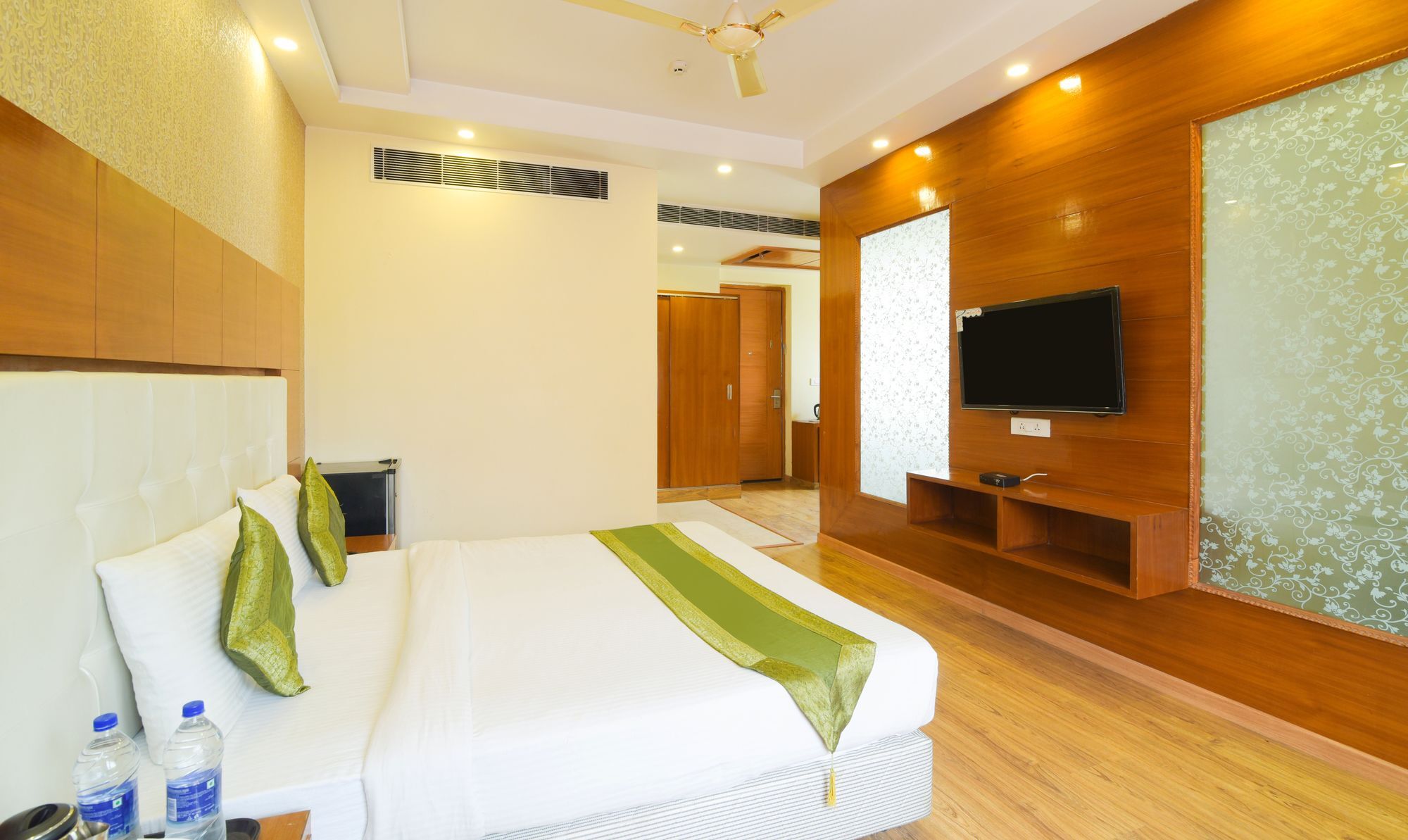 Hotel Treebo Q-cent Gurgaon