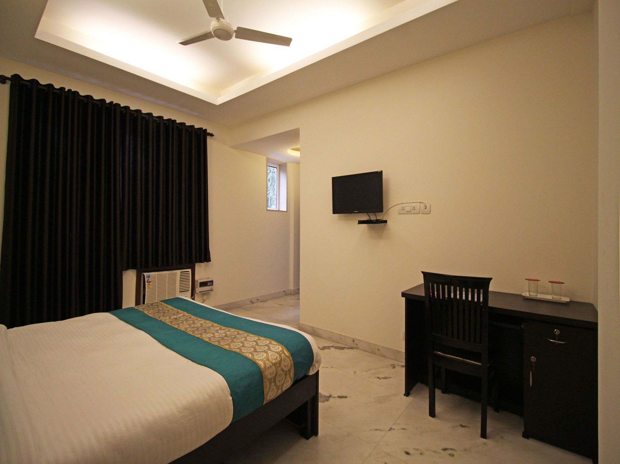 Oyo 5216 Aksh Palace Gurgaon