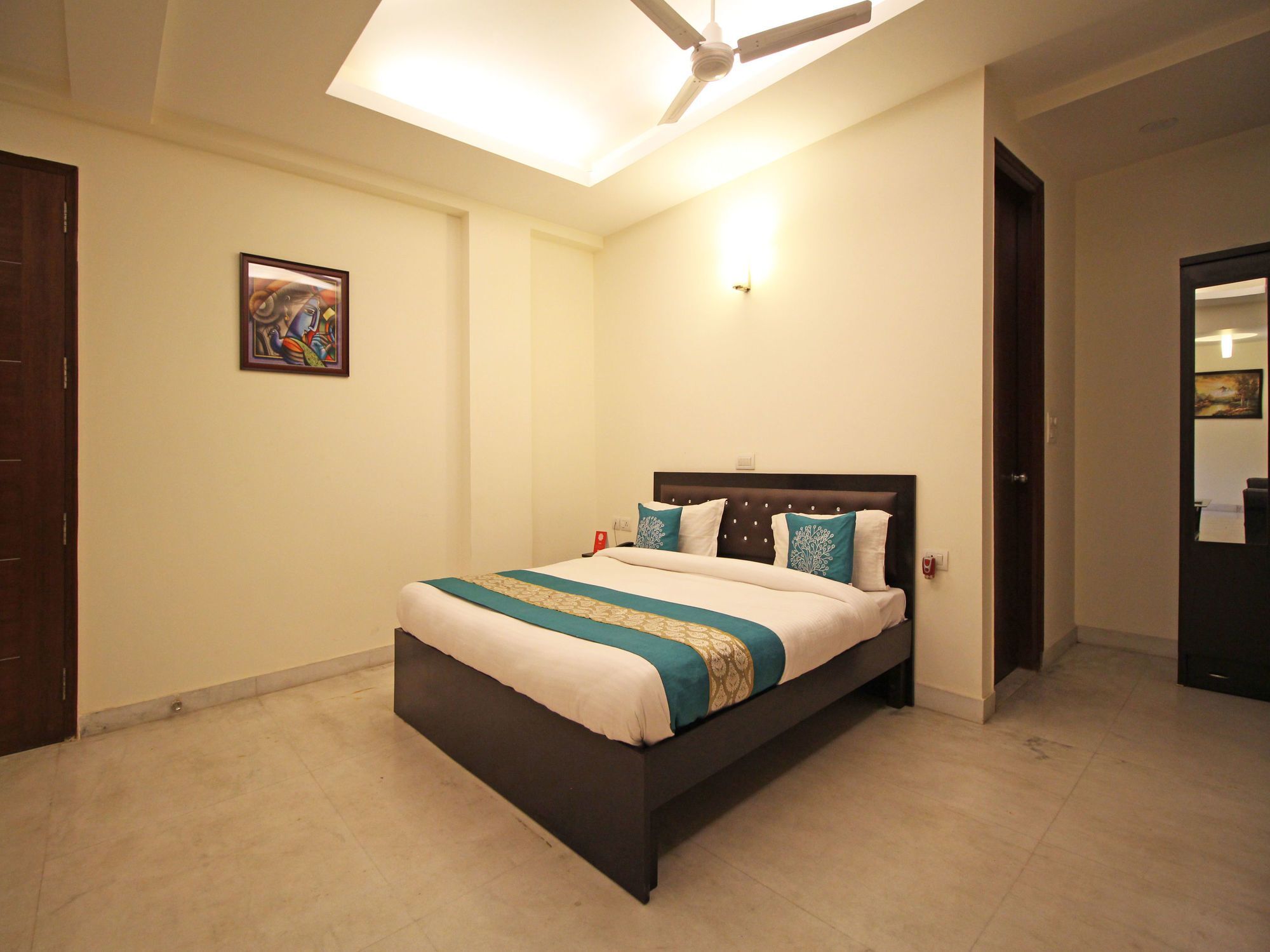 Oyo 5216 Aksh Palace Gurgaon