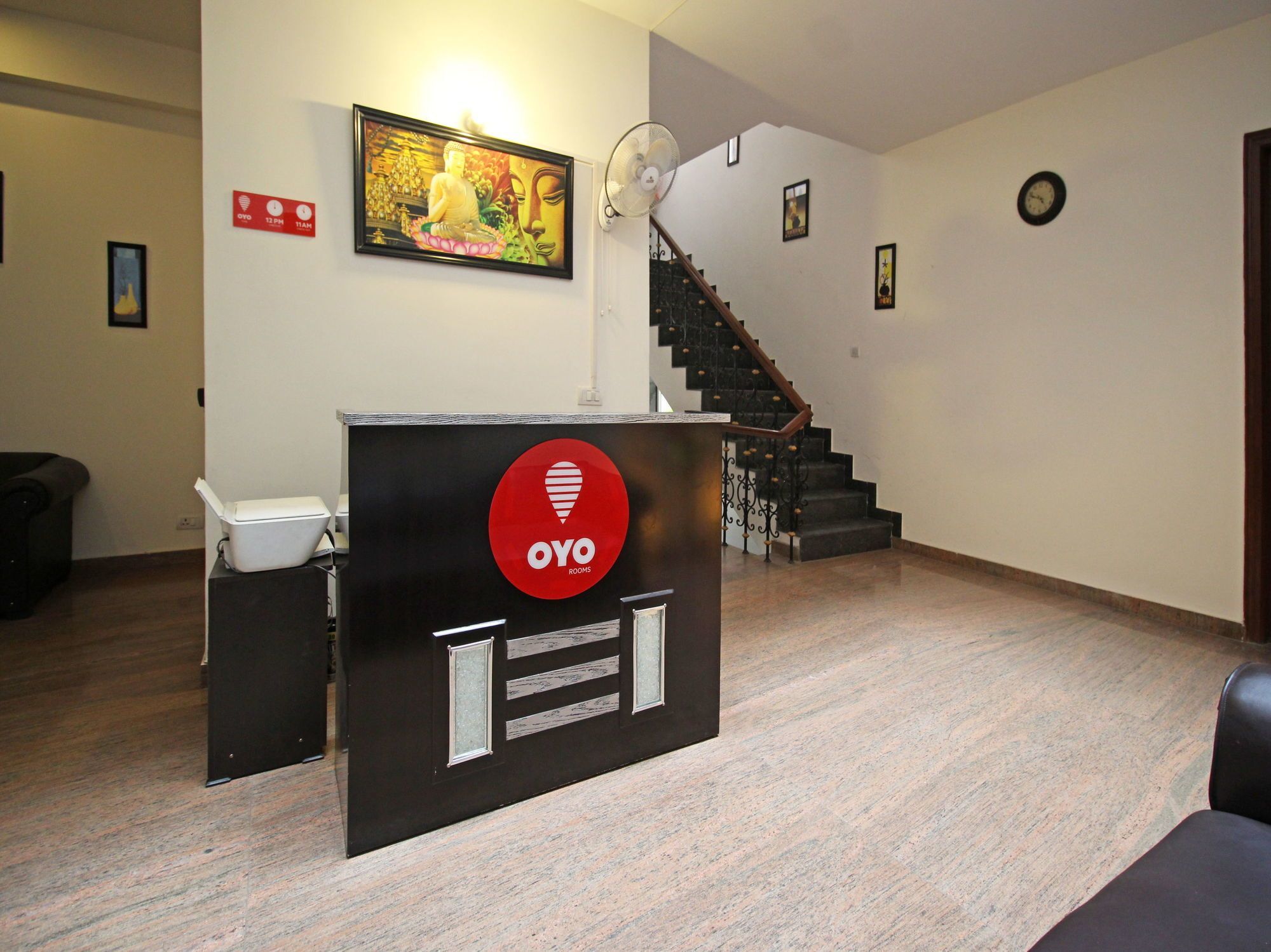Oyo 5216 Aksh Palace Hotel 2*