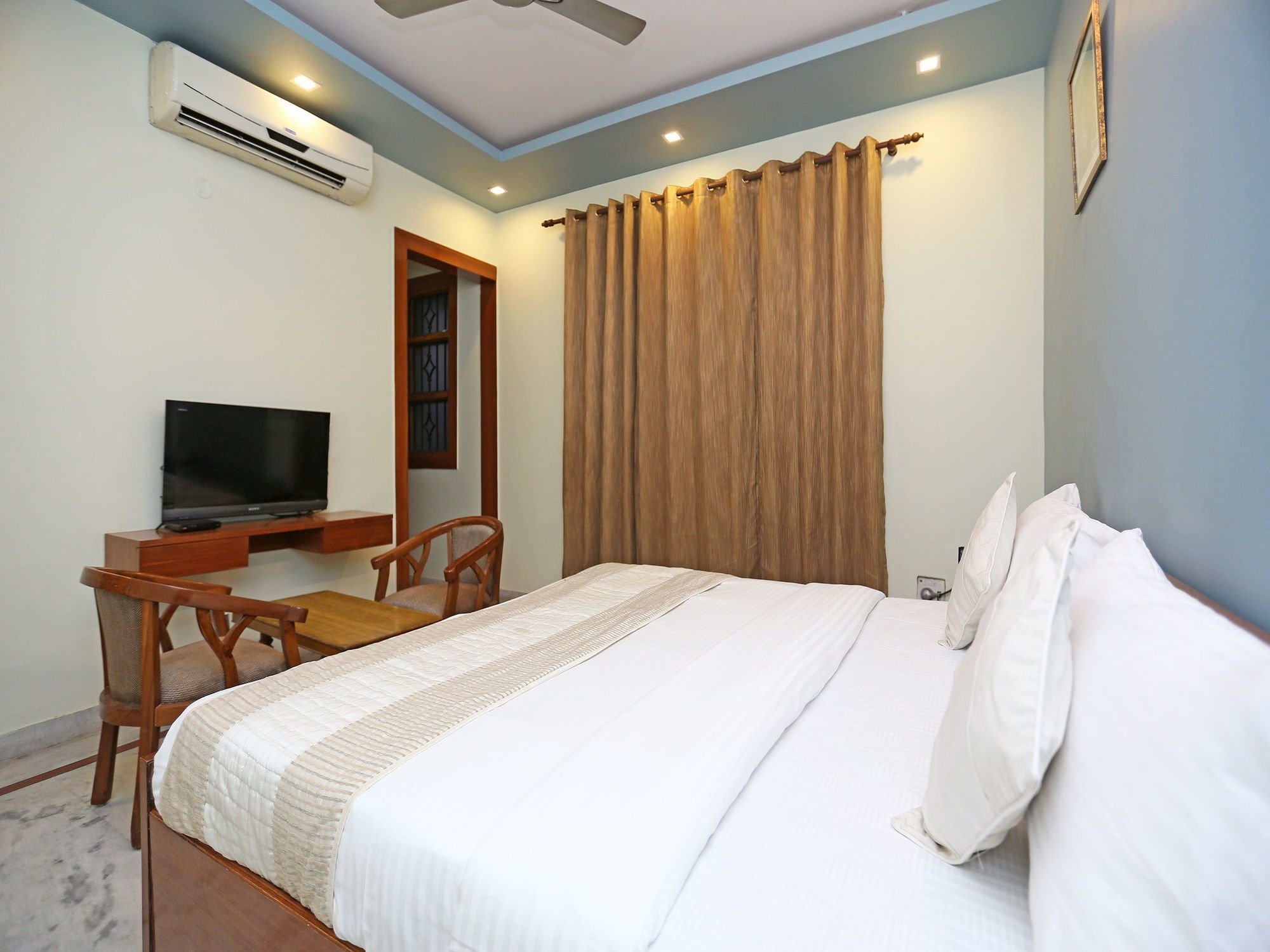 Hotel Oyo 9581 Milan Gurgaon