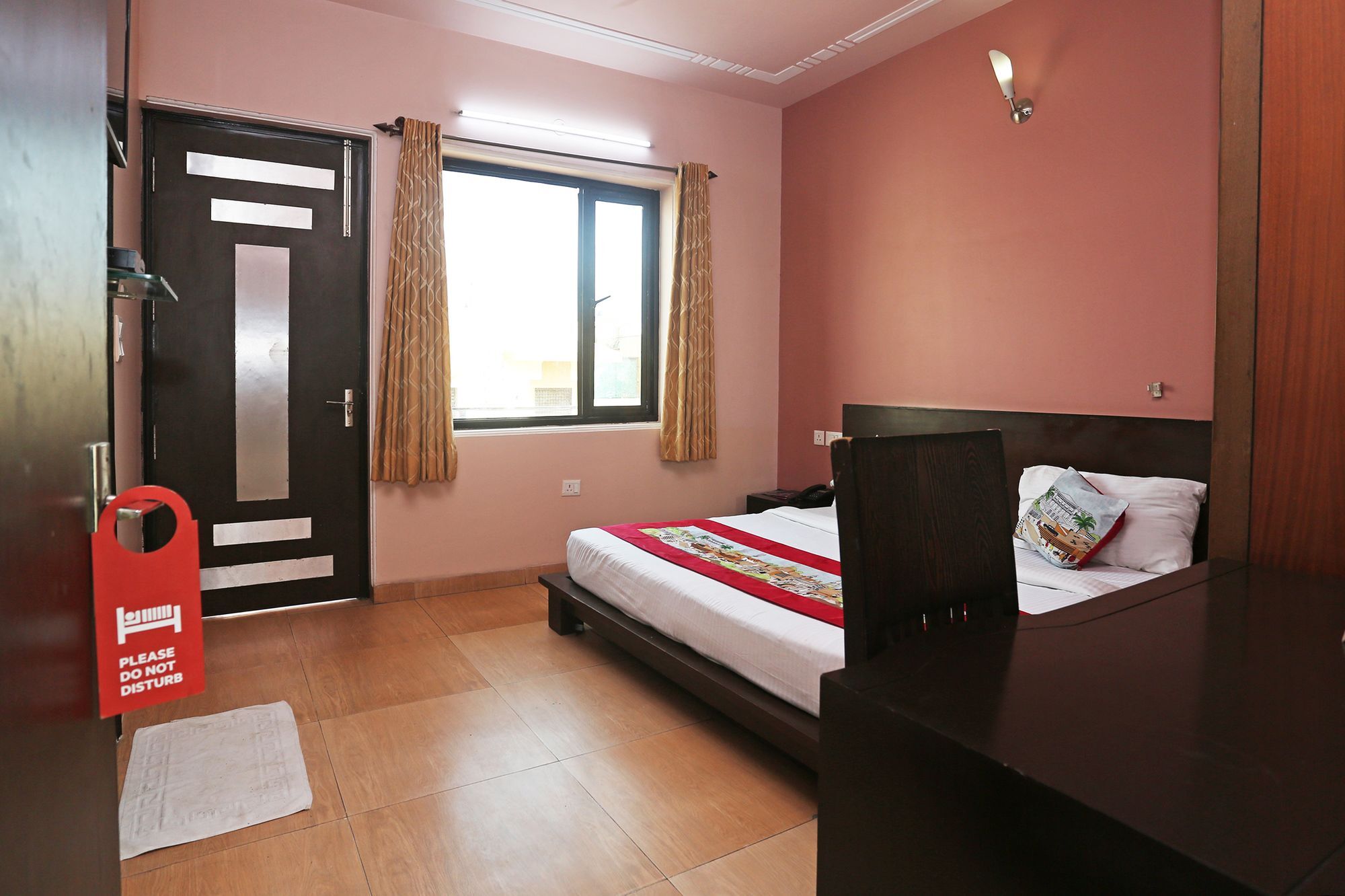 Oyo 9422 Corporate Prime Hotel 2*