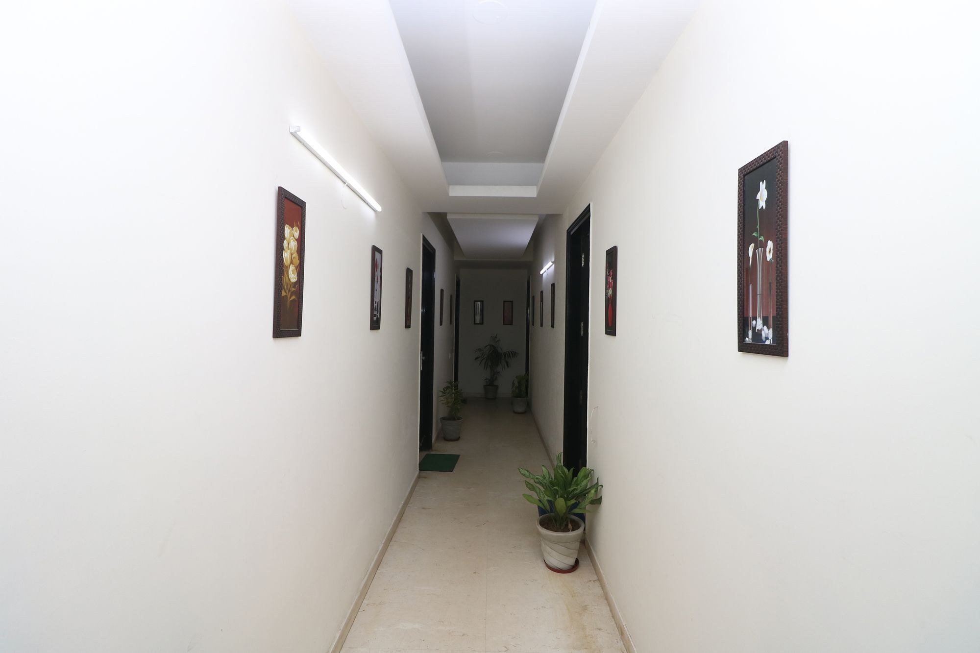 Oyo 9994 Summer Homez Hotel Gurgaon