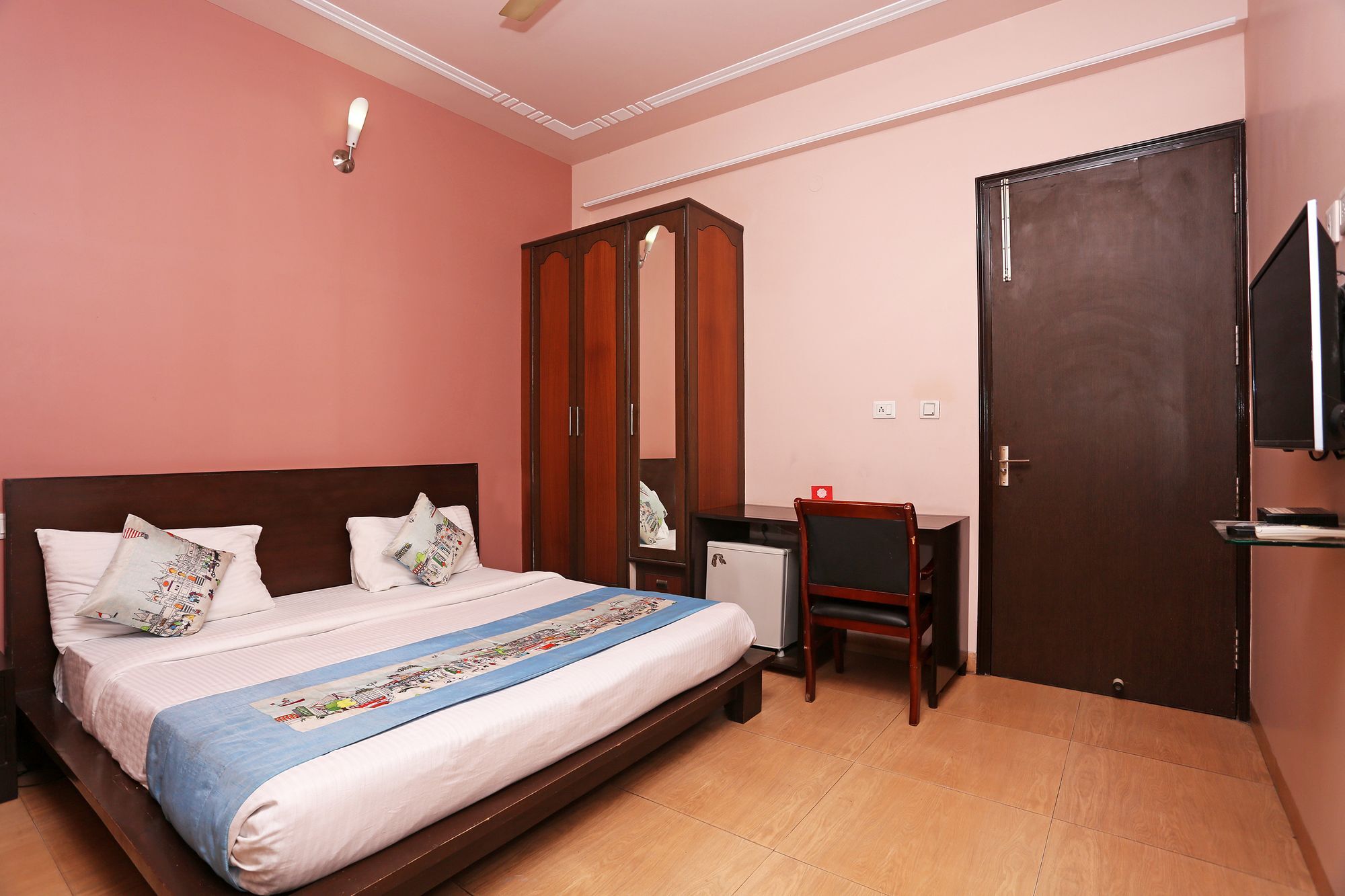 Hotel Oyo 9422 Corporate Prime 2*