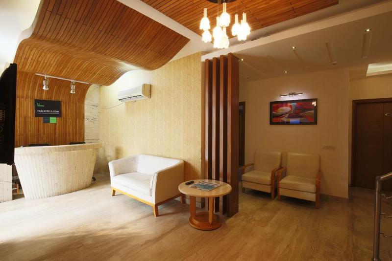 Fabhotel Grd Dlf Square Hotel