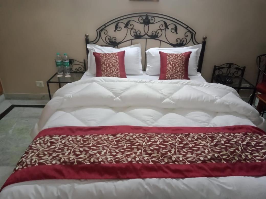 Pamposh Guest House, Guest house