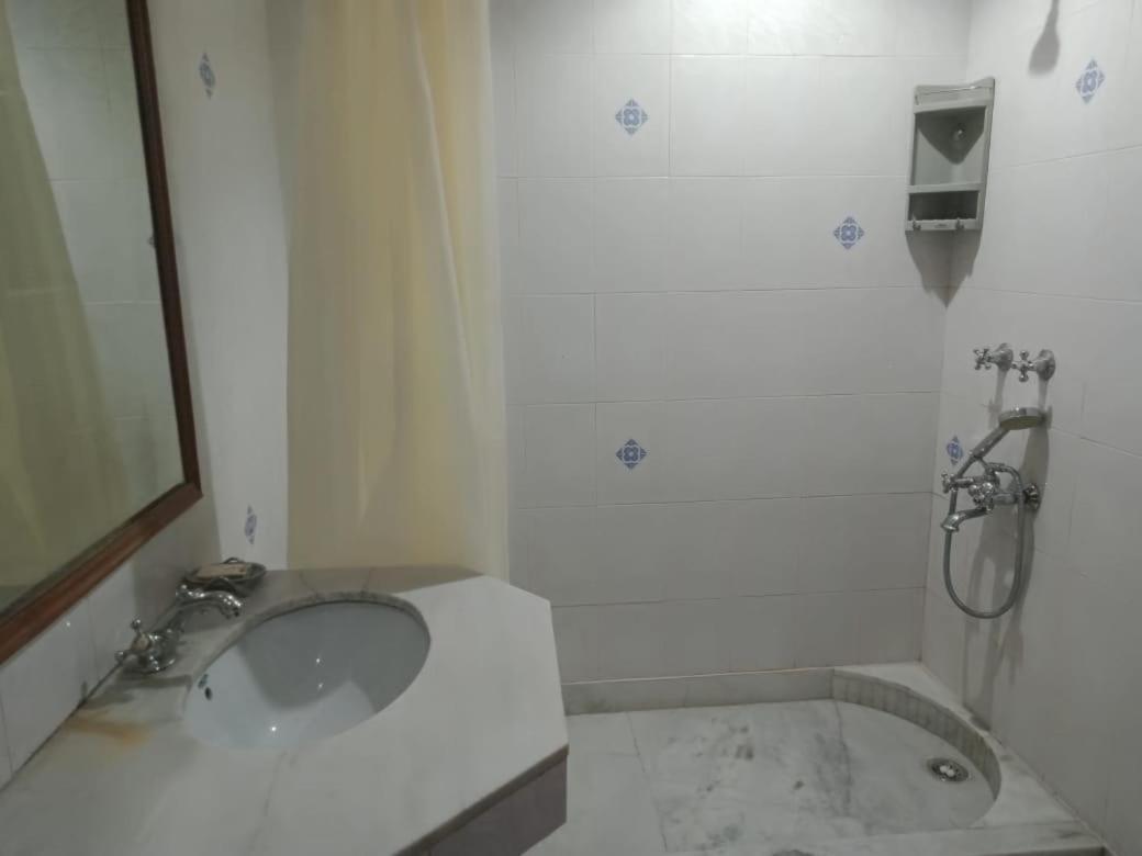 Pamposh Guest House, *
