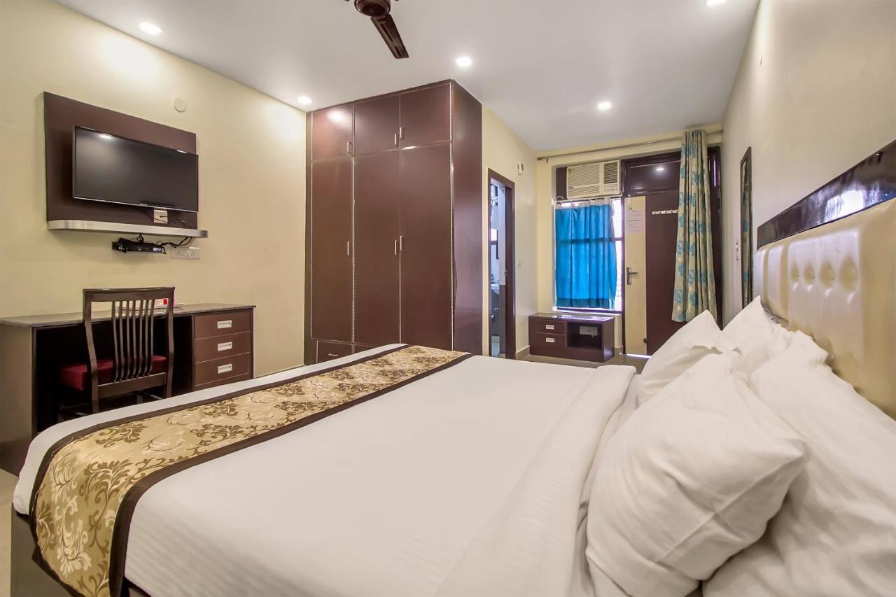 Oyo 8927 Us Executive Gurgaon