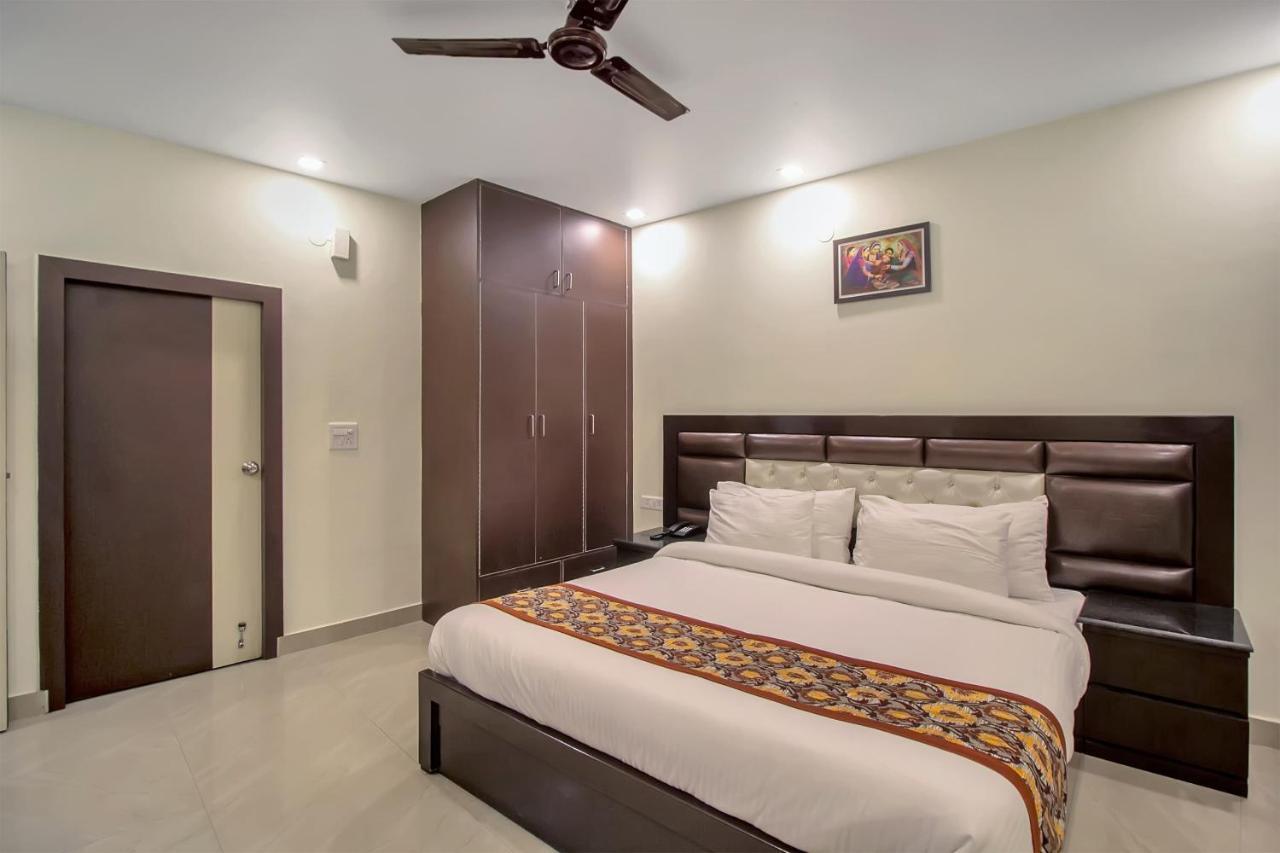 Oyo 8927 Us Executive Hotel 3*
