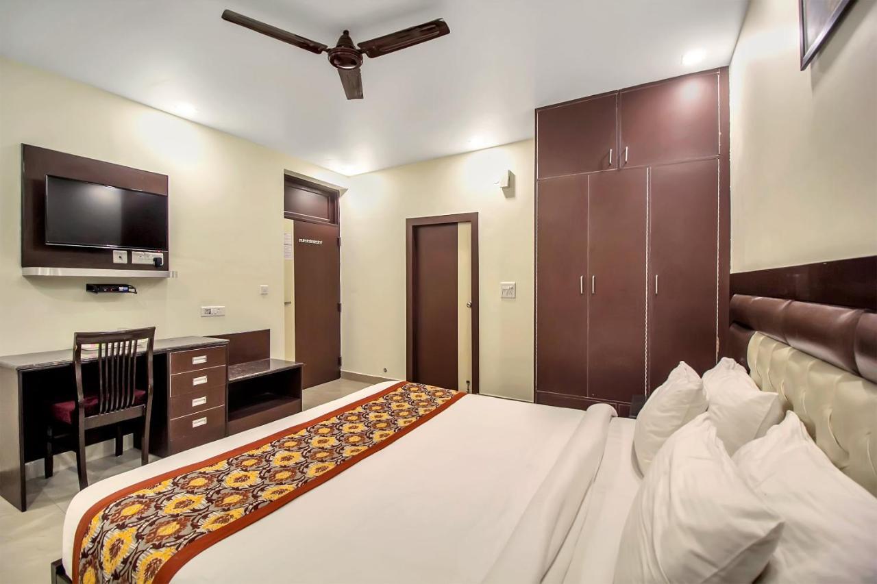 Oyo 8927 Us Executive Hotel