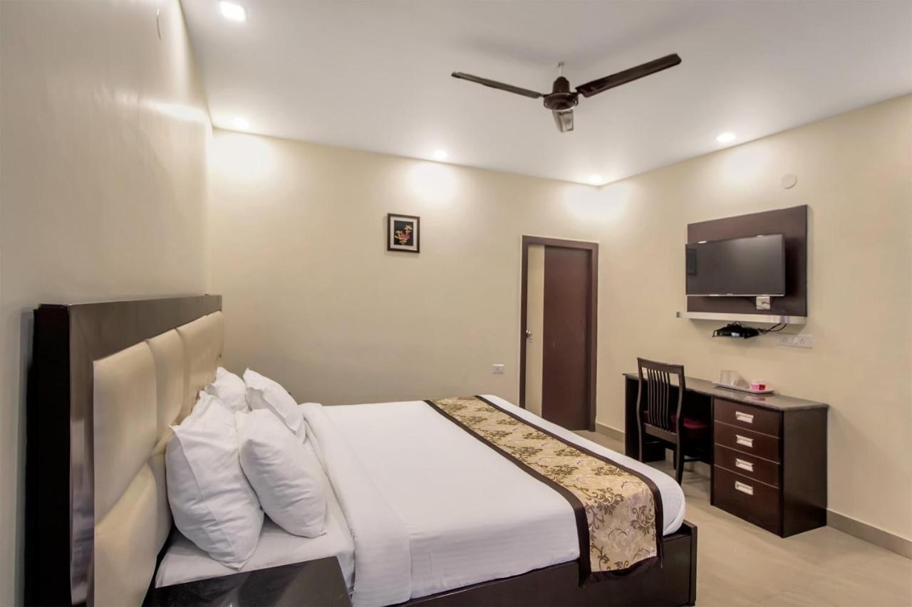 Hotel Oyo 8927 Us Executive Gurgaon