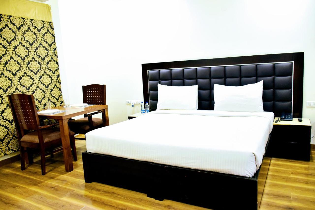 When In - Service Apartments, Next To Artemis Hospital Hotel 3*