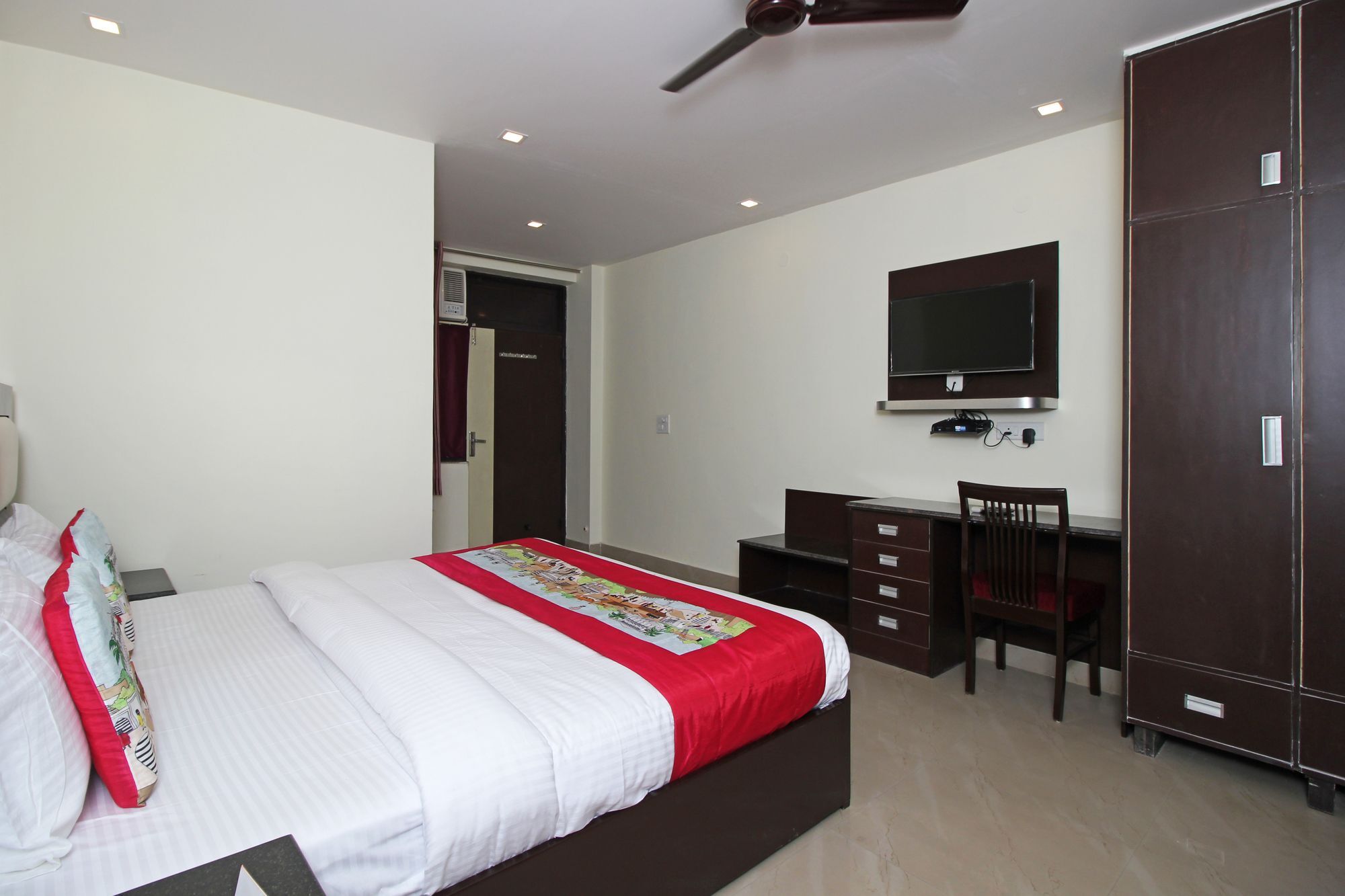 Oyo 8927 Us Executive Gurgaon