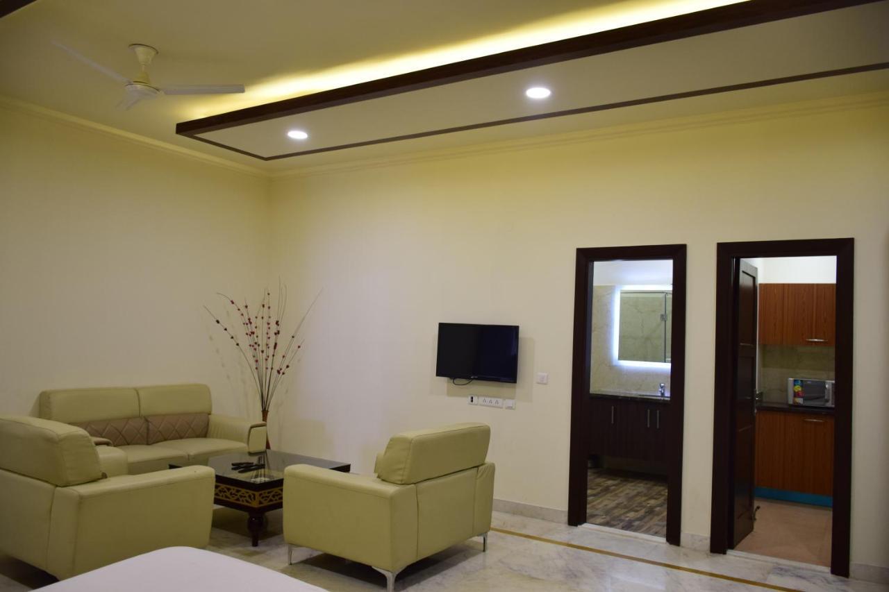 Hotel When In - Service Apartments, Next To Artemis Hospital Gurgaon