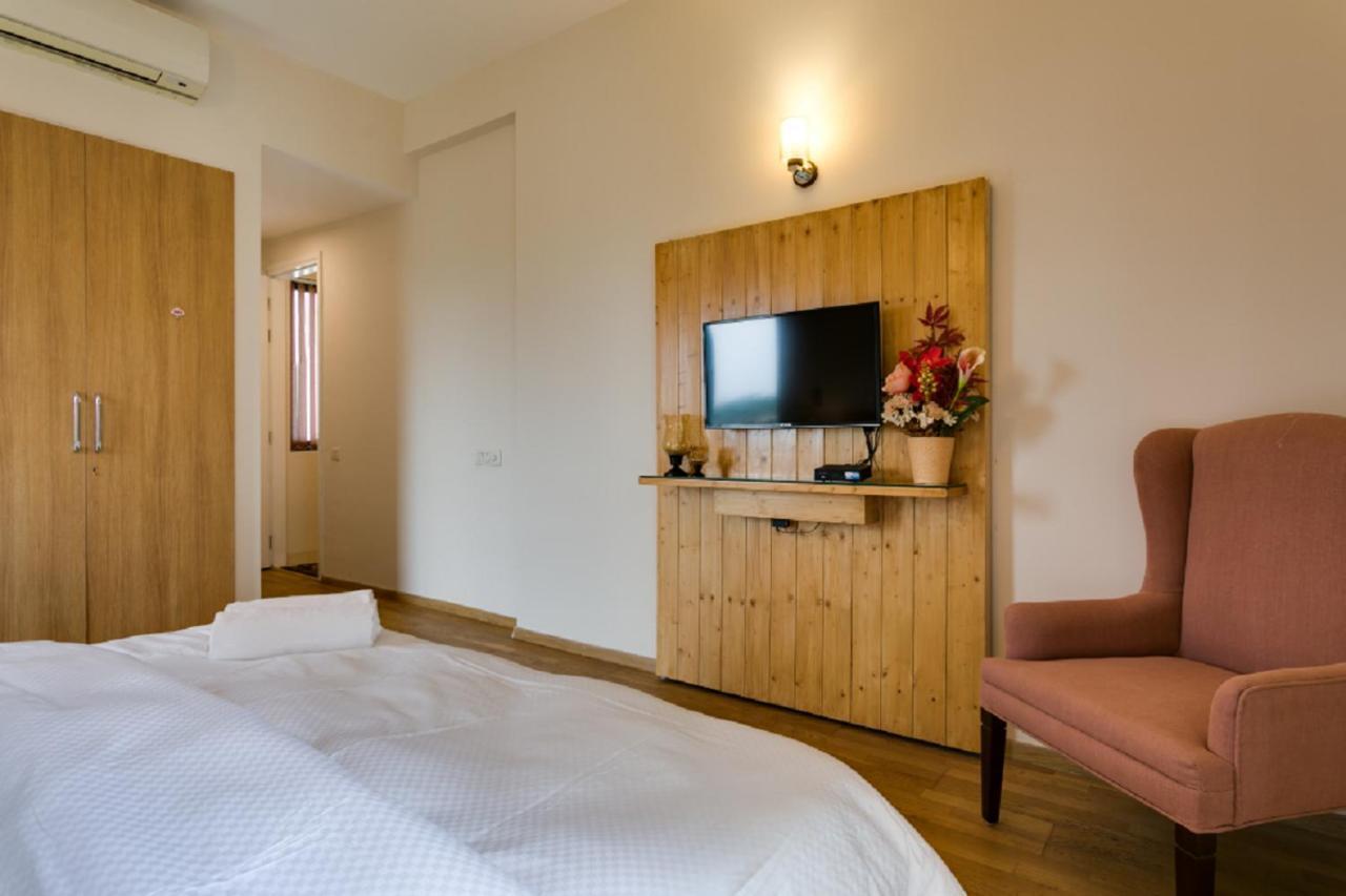Hostie Eshana - Stylish 2bhk Duplex Near Golf Course Road Gurgaon