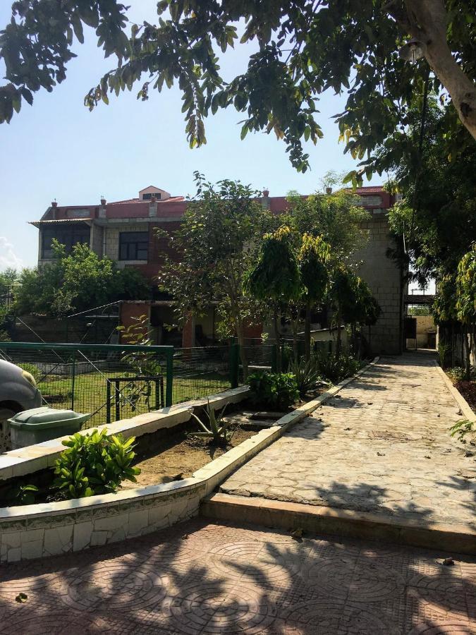 Mufis Homestay, Emerald Compound, New Palam Vihar-2 Apartment *