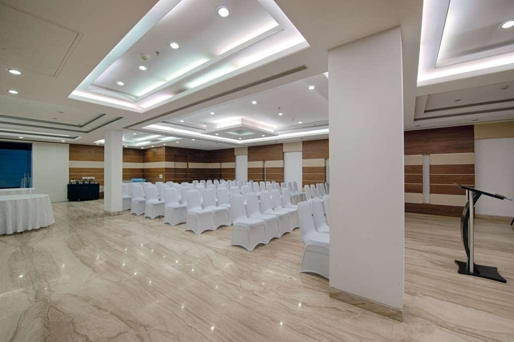 Hotel Stately Nh8 Gurgaon