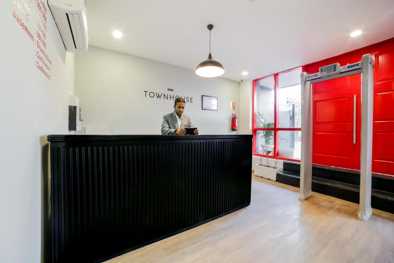 Hotel Oyo Townhouse 223 Kanhai Chowk Sector 45 Gurgaon