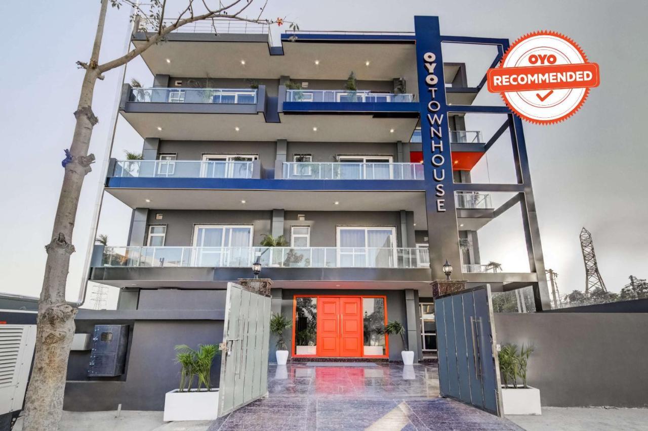 Super Oyo Townhouse 1251 Luxury Hotel