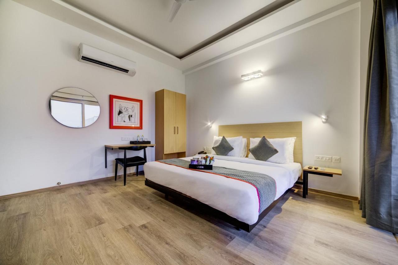 Super Oyo Townhouse 1251 Luxury Hotel