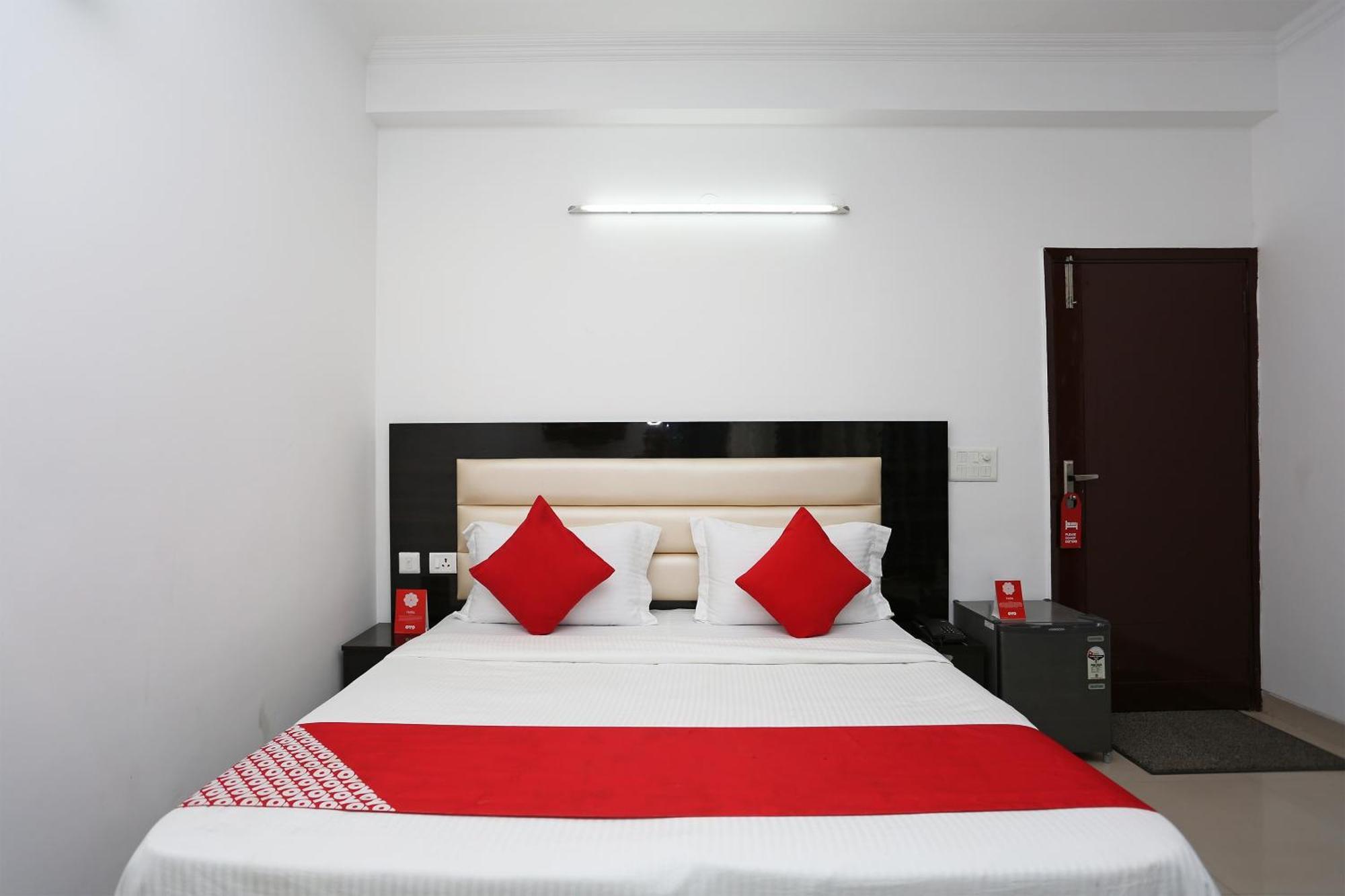 Hotel Oyo 16449 Signature Stay's 3*