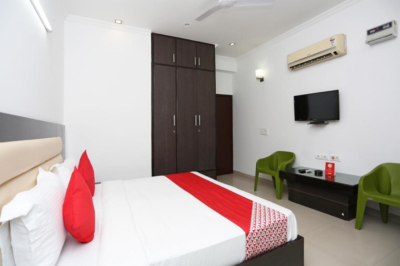 Oyo 16449 Signature Stay's 3* Gurgaon