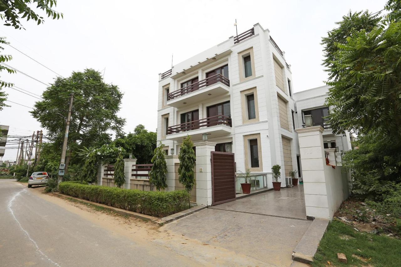 Oyo 16449 Signature Stay's 3* Gurgaon
