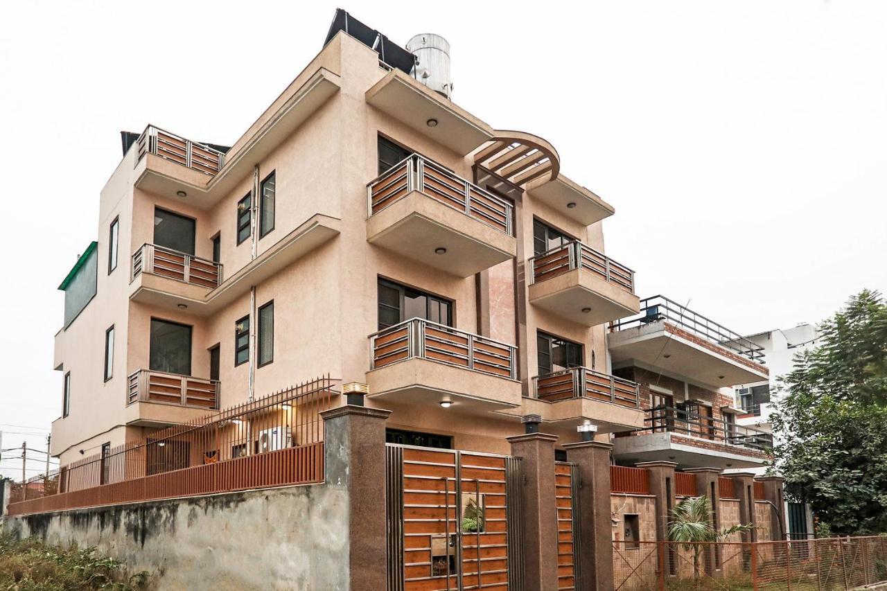 Oyo 10028 Lotus Panache Gurgaon