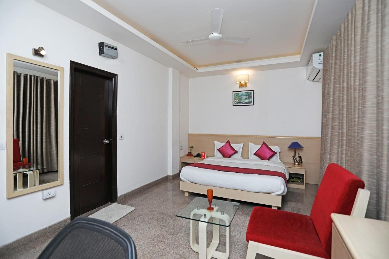 Hotel Oyo 10028 Lotus Panache