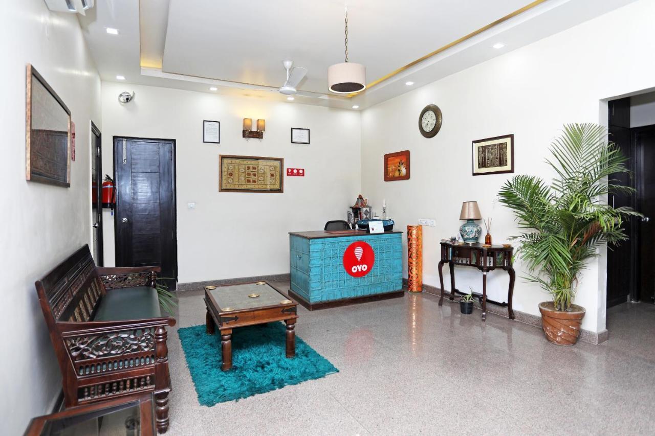 Oyo 10028 Lotus Panache 3* Gurgaon