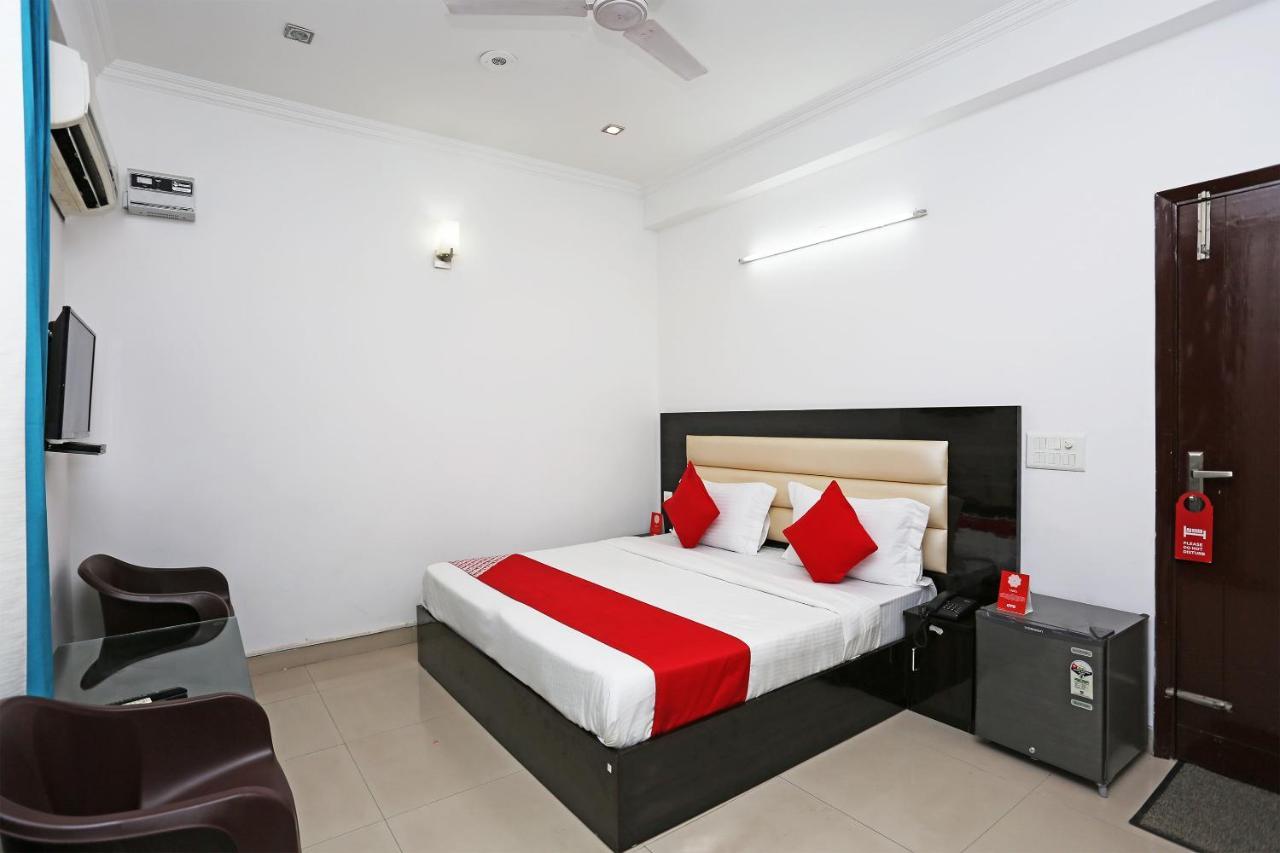 Hotel Oyo 16449 Signature Stay's