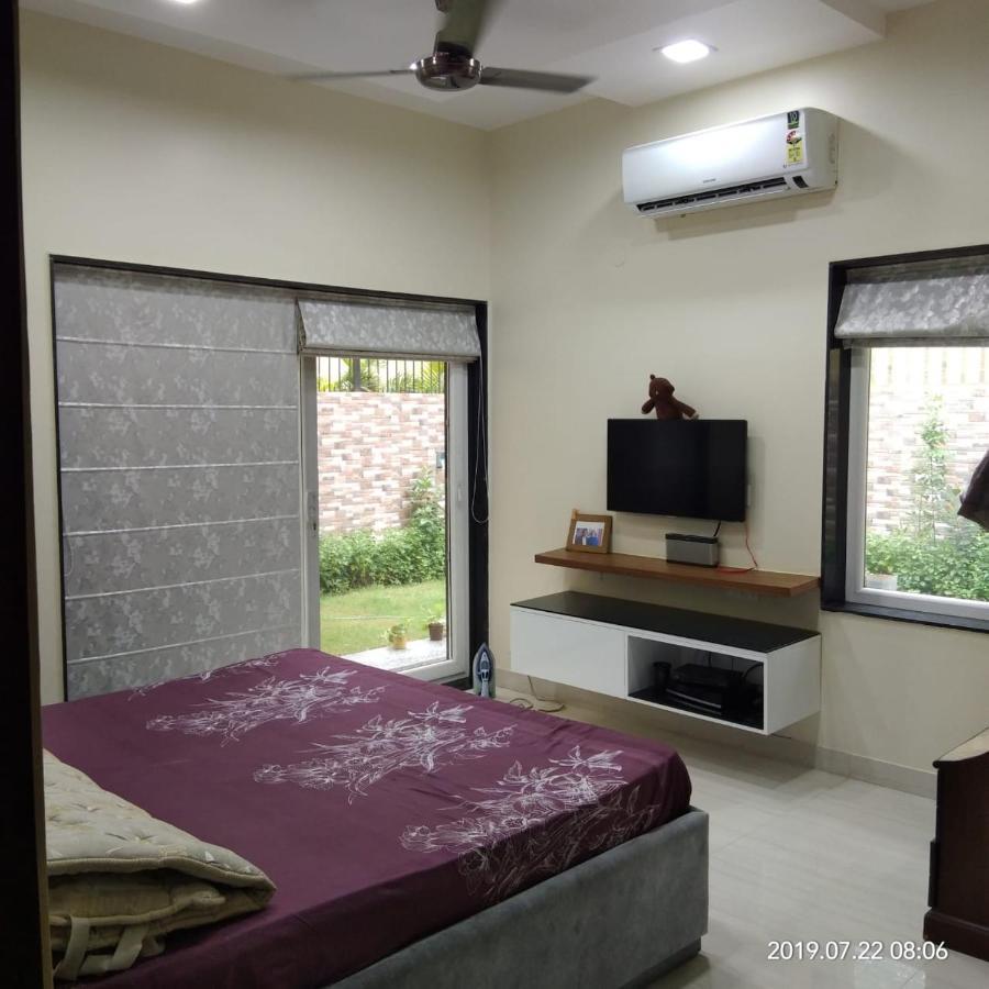 Nirvana Country - Peaceful In A For Female Travellers Bed & Breakfast Gurgaon
