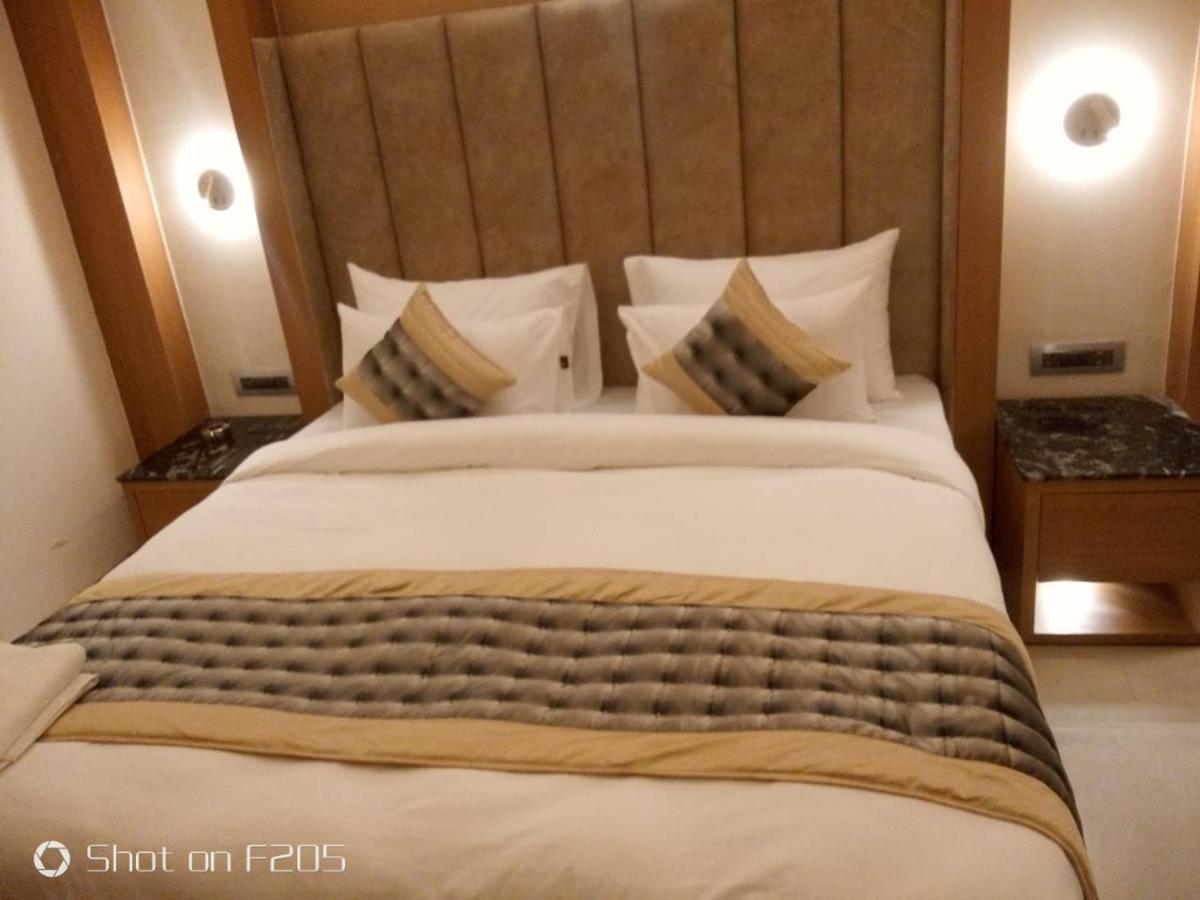 Omega - Central, Sec 45 Gurgaon