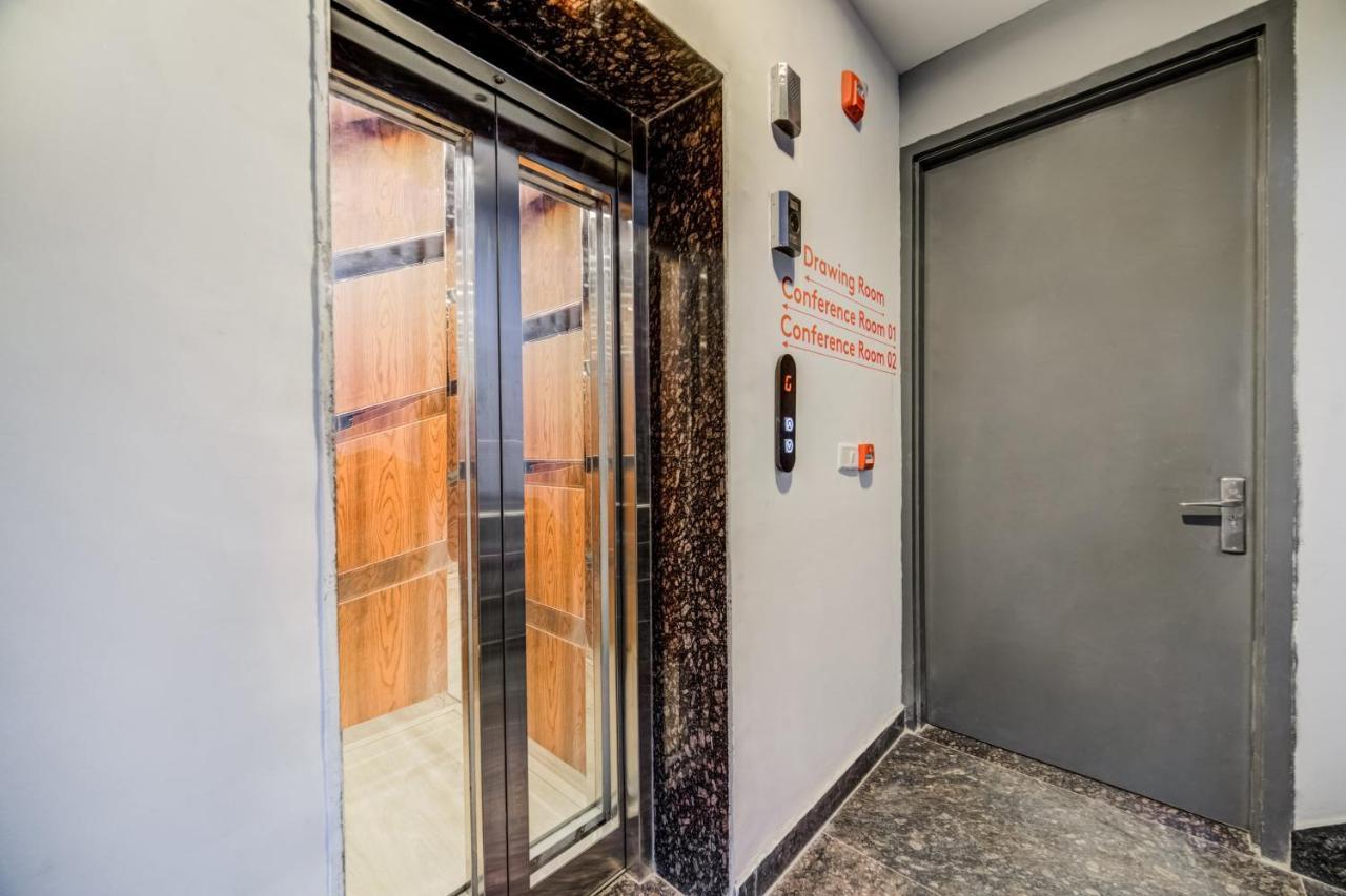 Super Oyo Townhouse 1251 Luxury Hotel